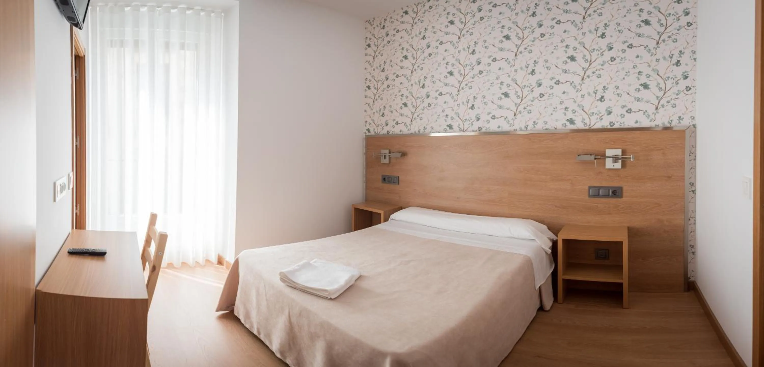 Bedroom, Bed in Hostal San Antonio