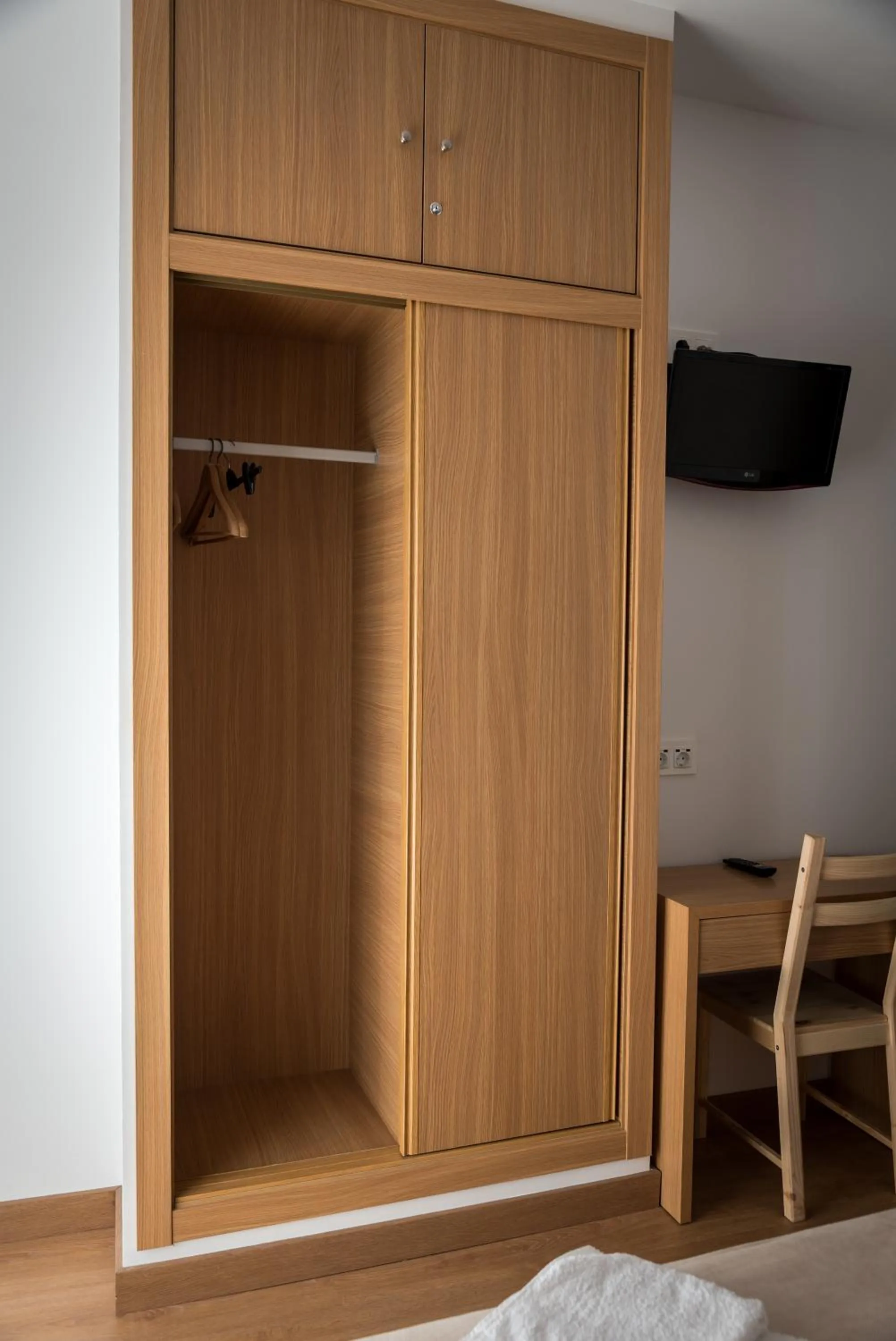 wardrobe in Hostal San Antonio