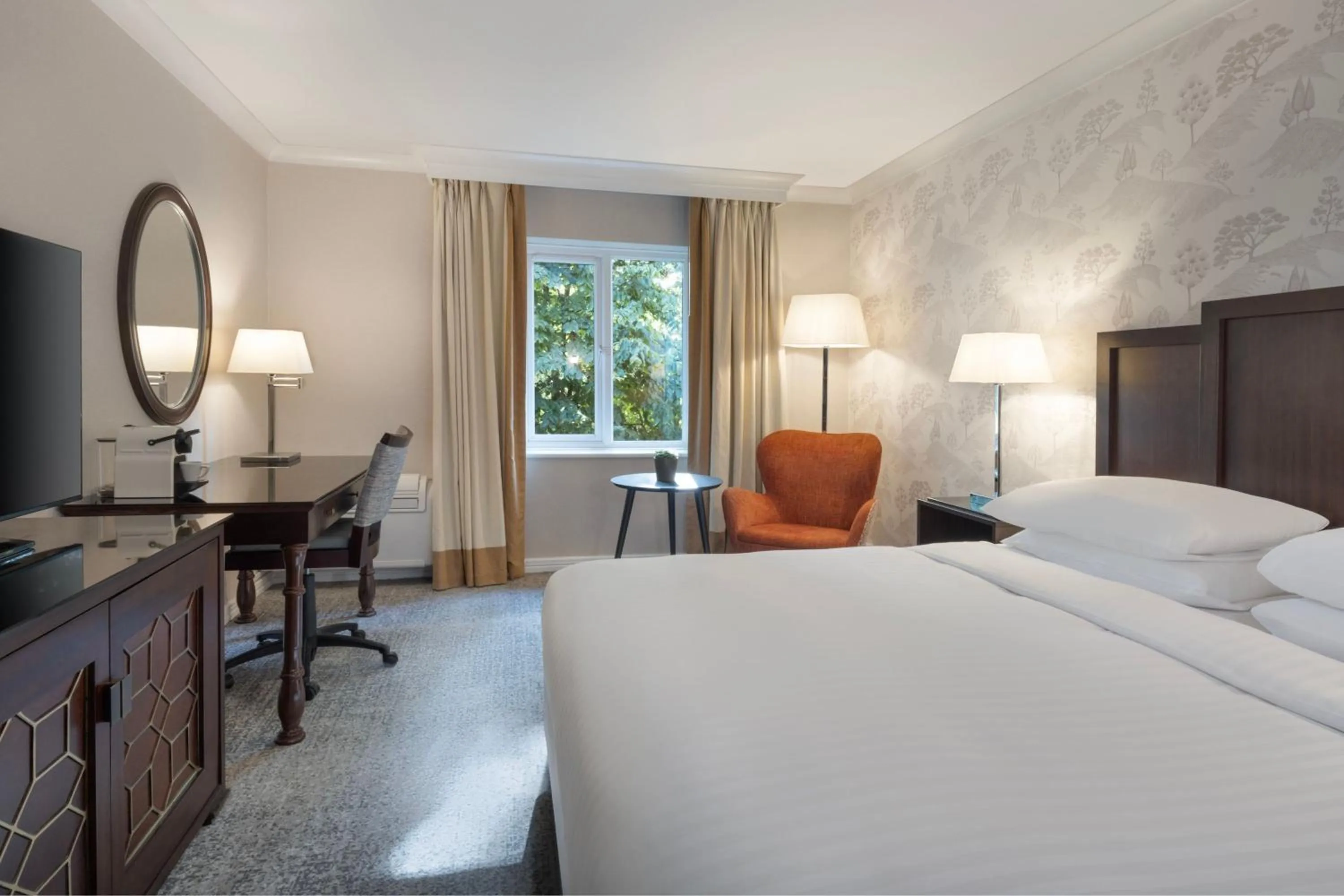 Photo of the whole room, Bed in Delta Hotels by Marriott Tudor Park Country Club