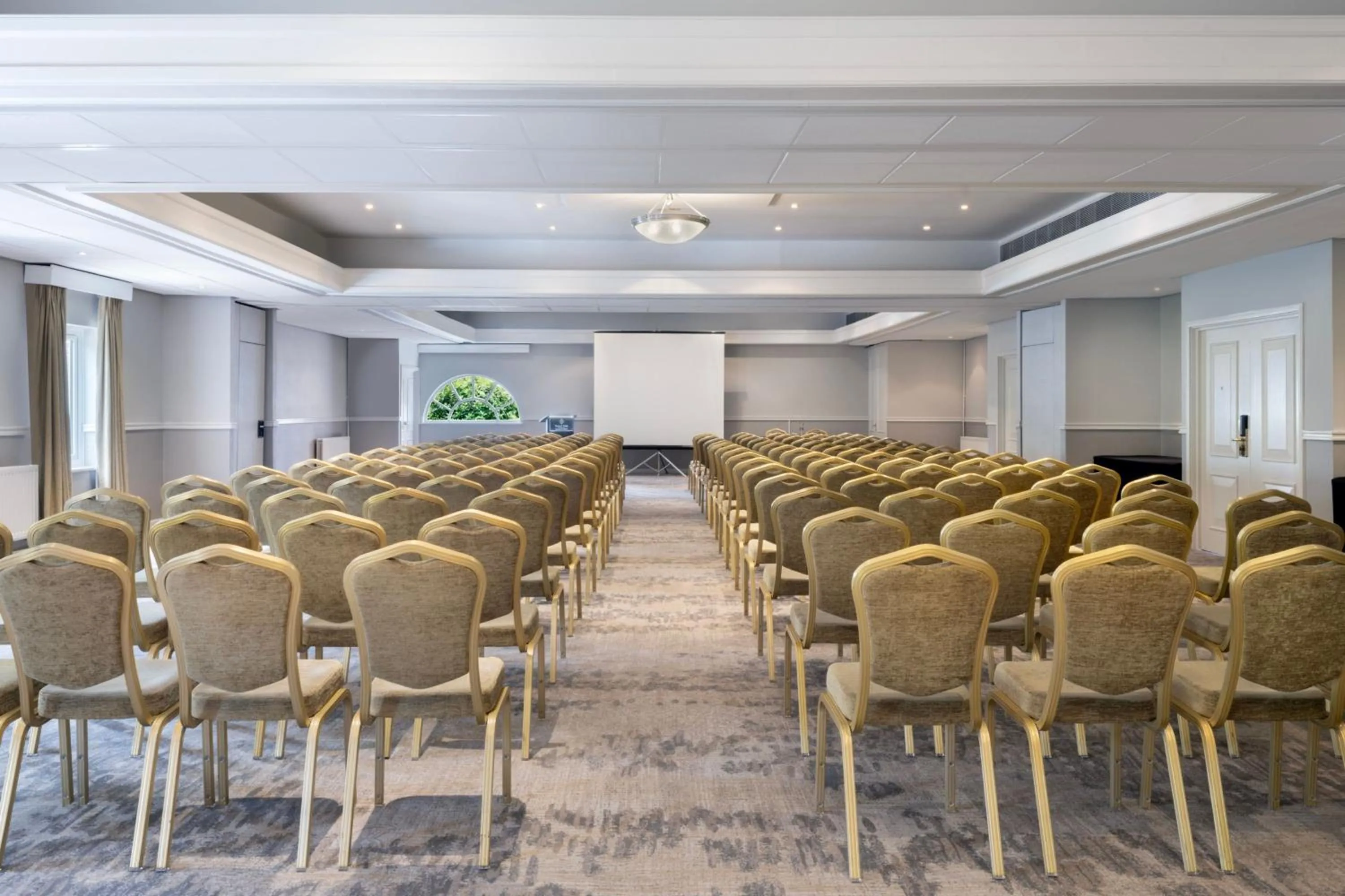 Entertainment in Delta Hotels by Marriott Tudor Park Country Club