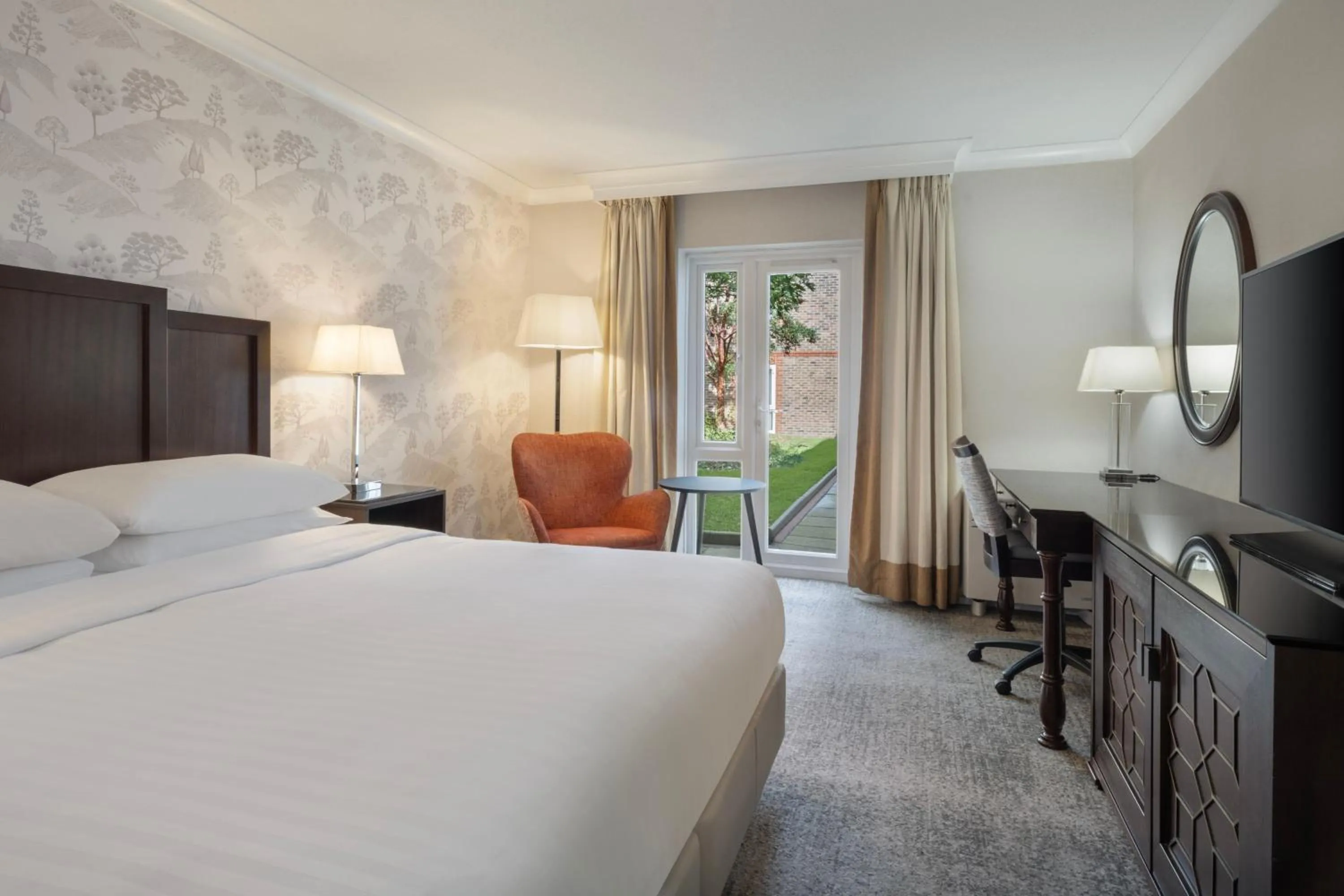 Photo of the whole room, Bed in Delta Hotels by Marriott Tudor Park Country Club