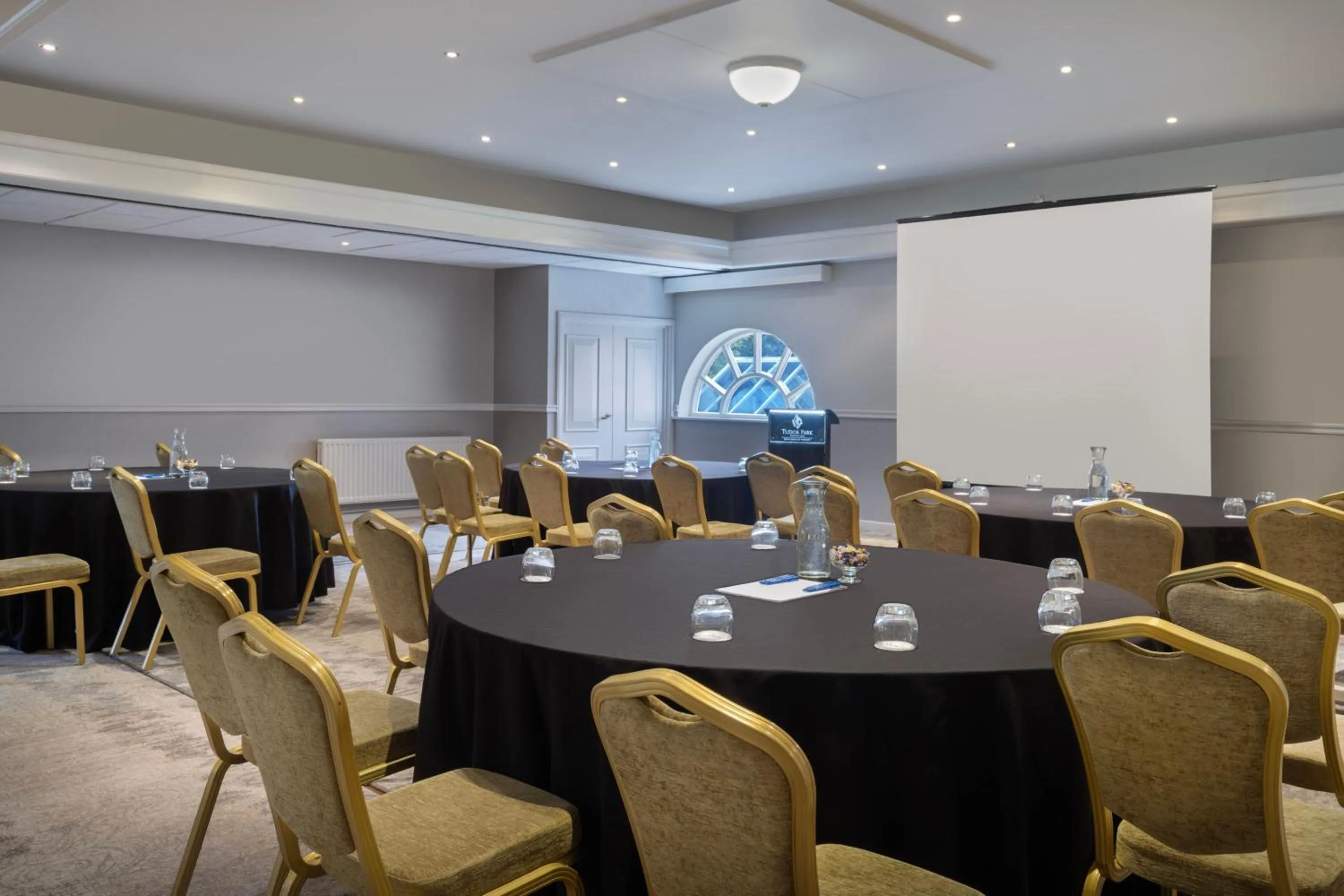 Meeting/conference room in Delta Hotels by Marriott Tudor Park Country Club