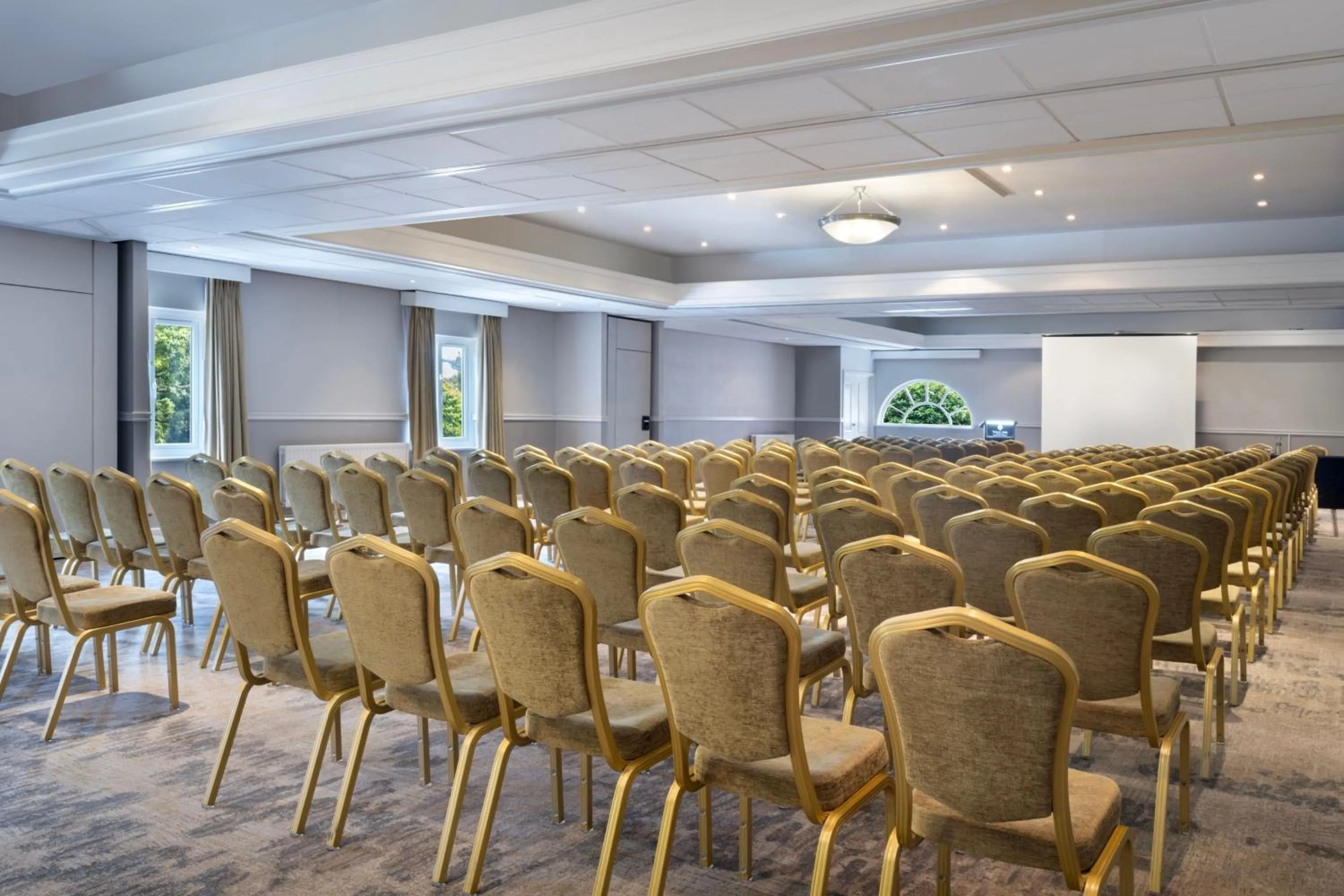 Entertainment in Delta Hotels by Marriott Tudor Park Country Club