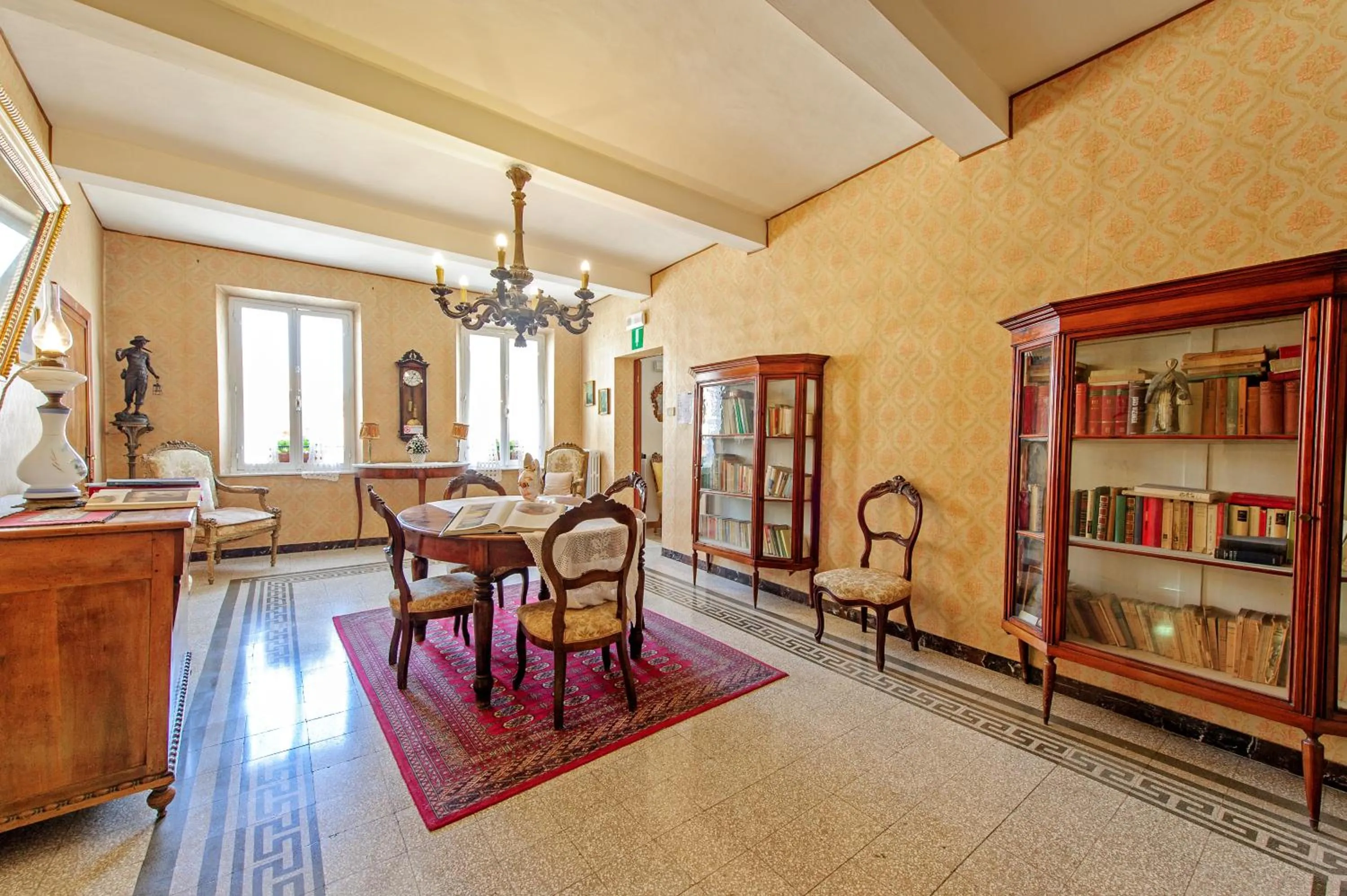 Communal lounge/ TV room in Albergo Il Marzocco - Hotel dal 1860