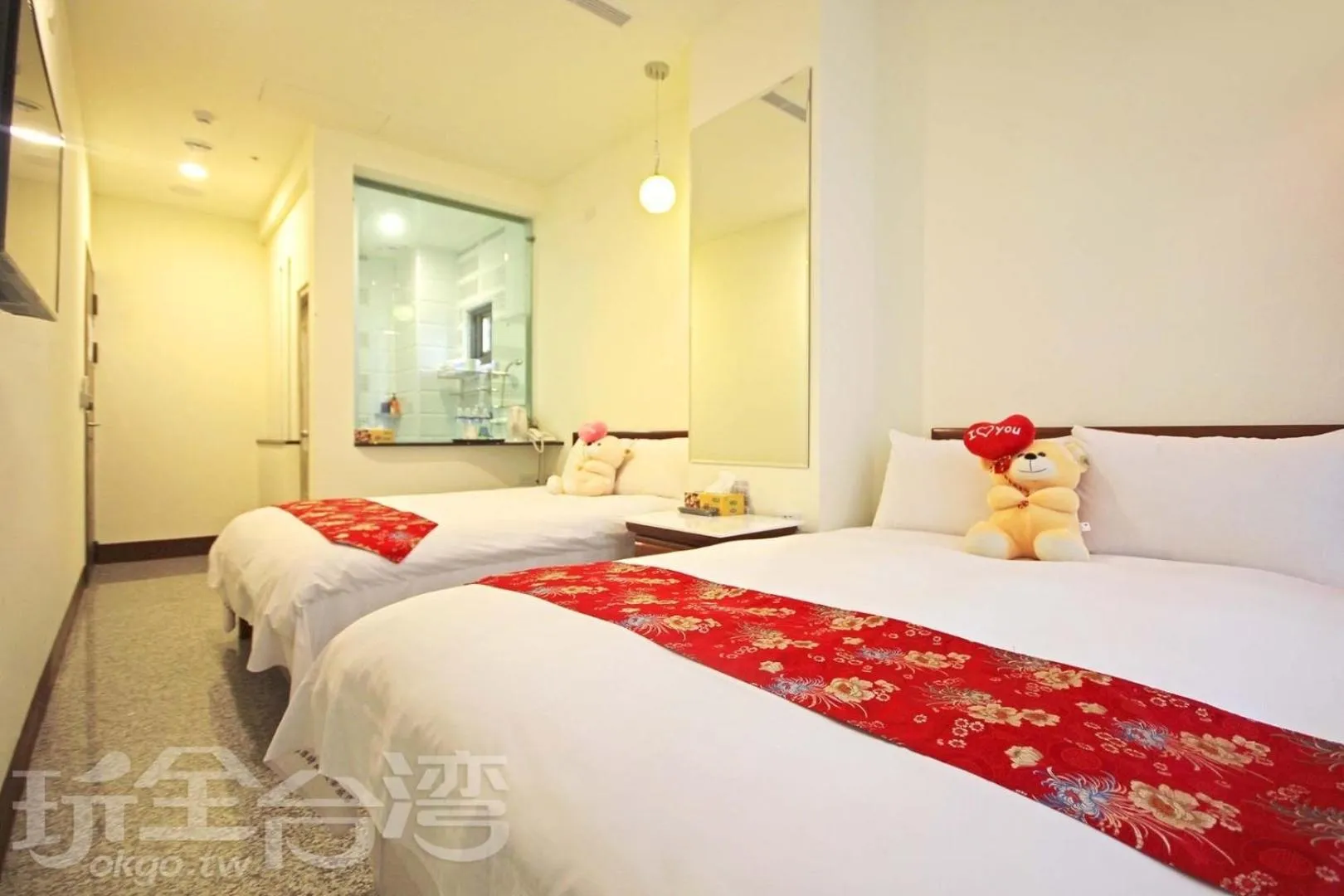 Photo of the whole room, Bed in Sun Moon Lake Crown Yu Hotel