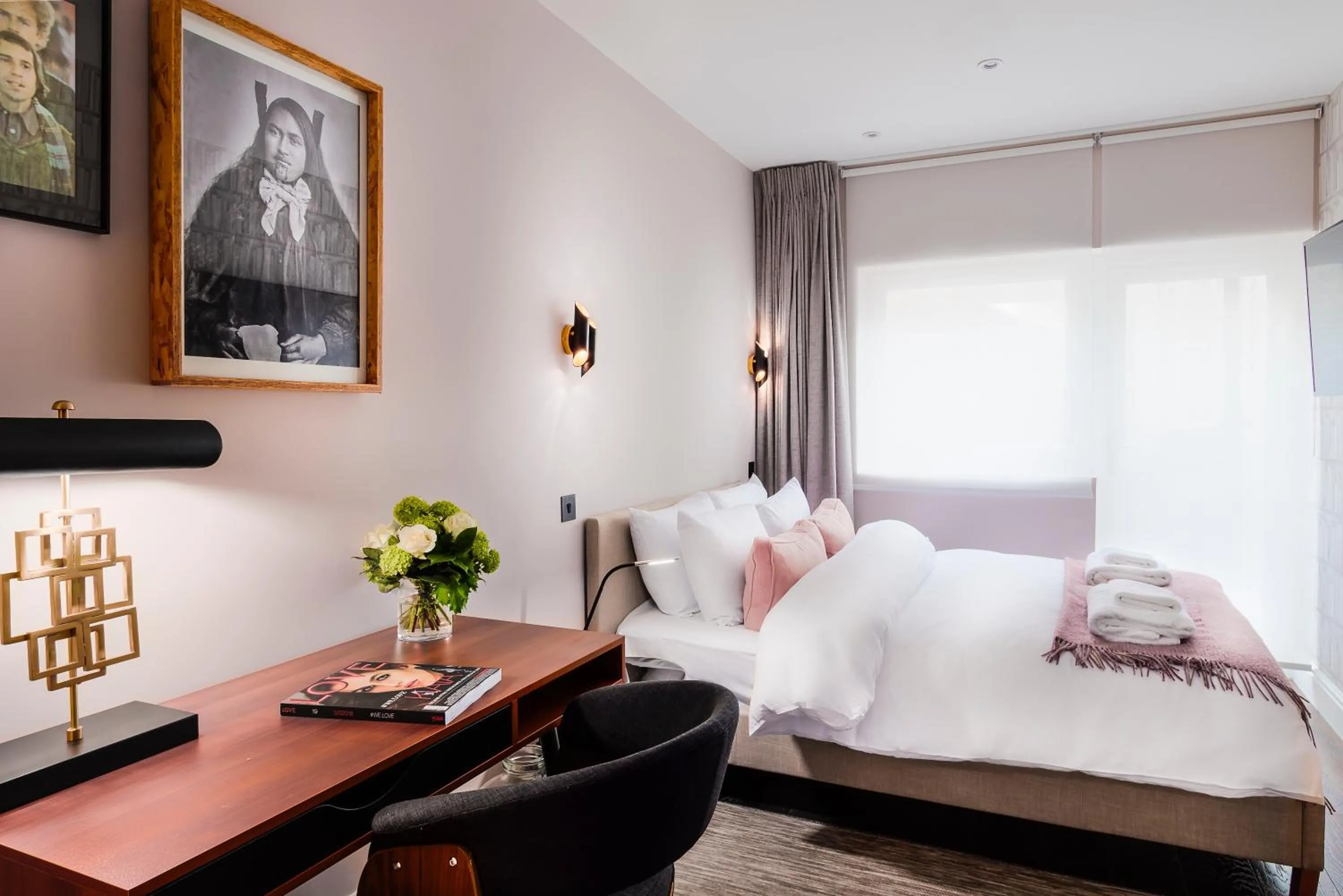 Bed in The Knaresborough by Nestor