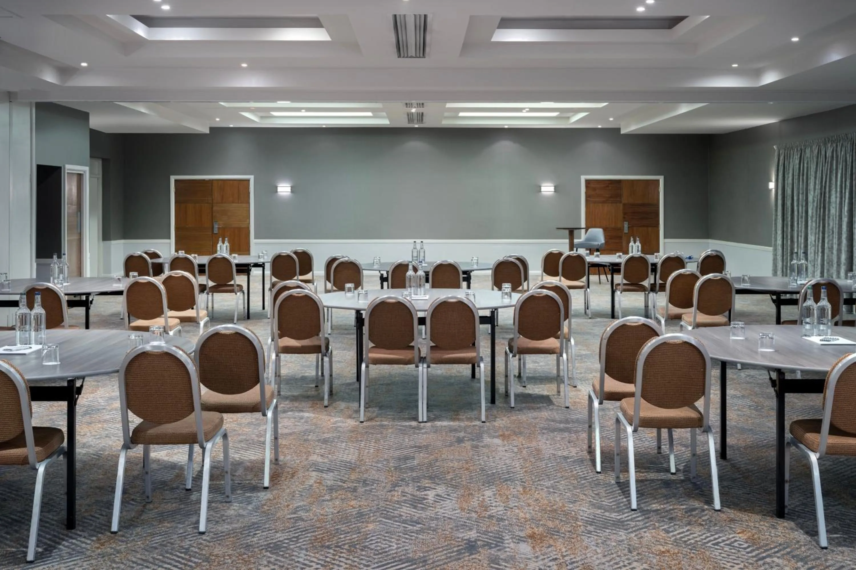 Lounge or bar in Delta Hotels by Marriott Peterborough