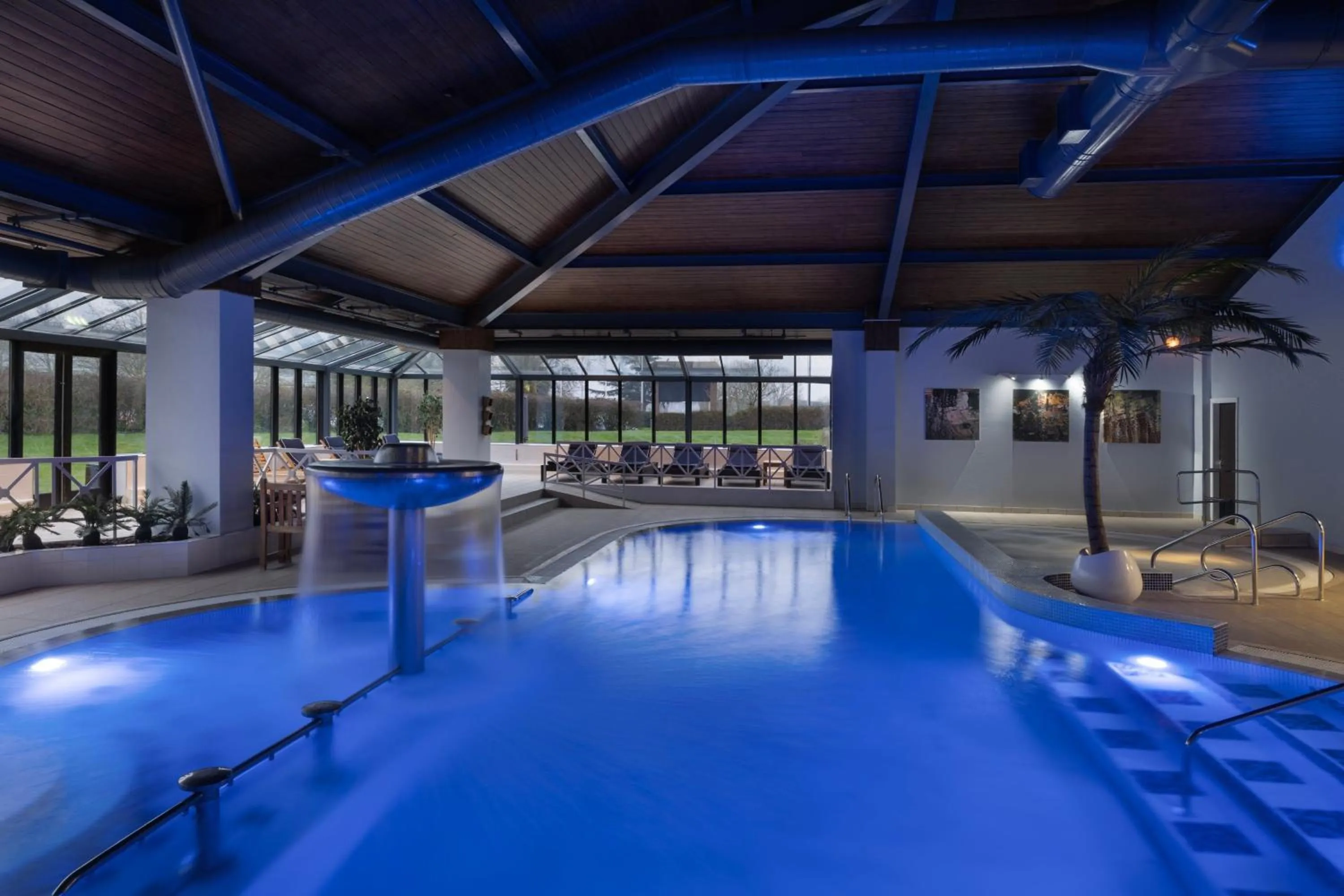 Swimming pool in Delta Hotels by Marriott Peterborough