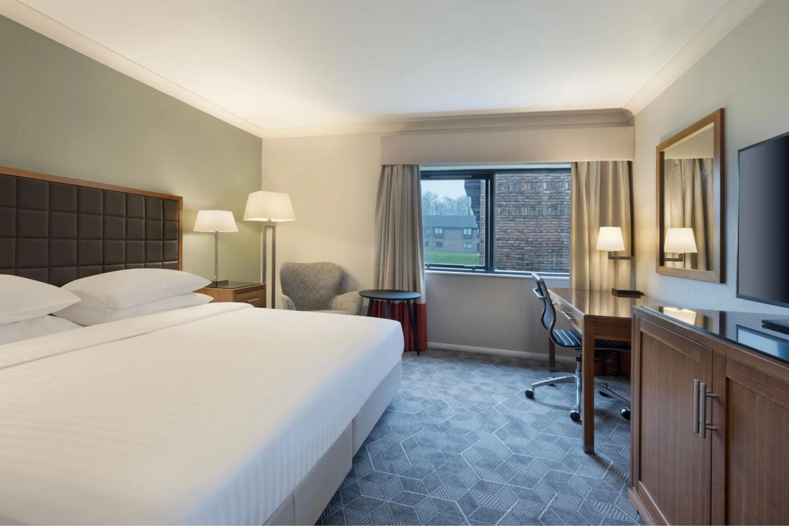 Photo of the whole room, Bed in Delta Hotels by Marriott Peterborough