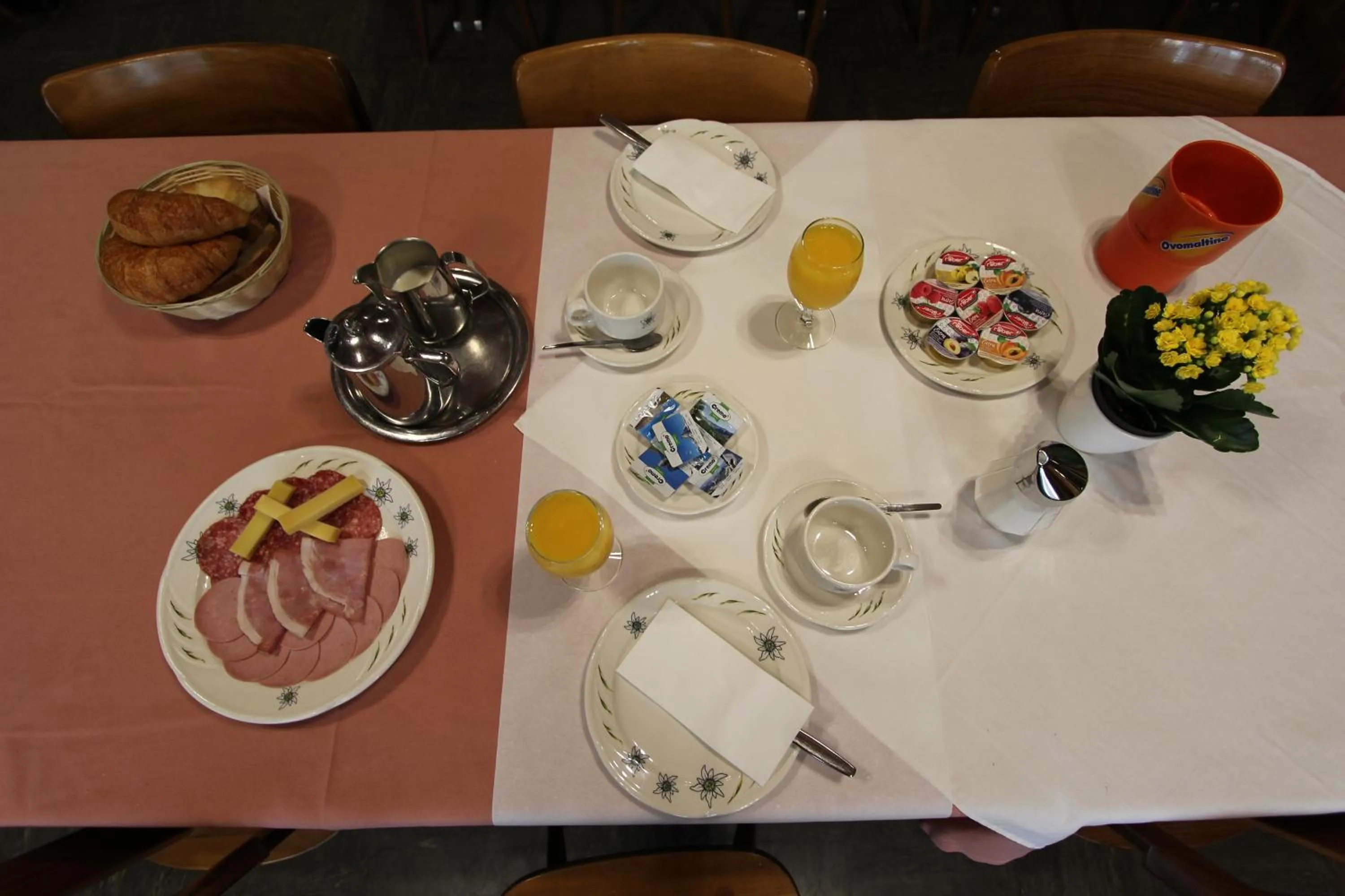 Continental breakfast in Hotel-Restaurant Alpina