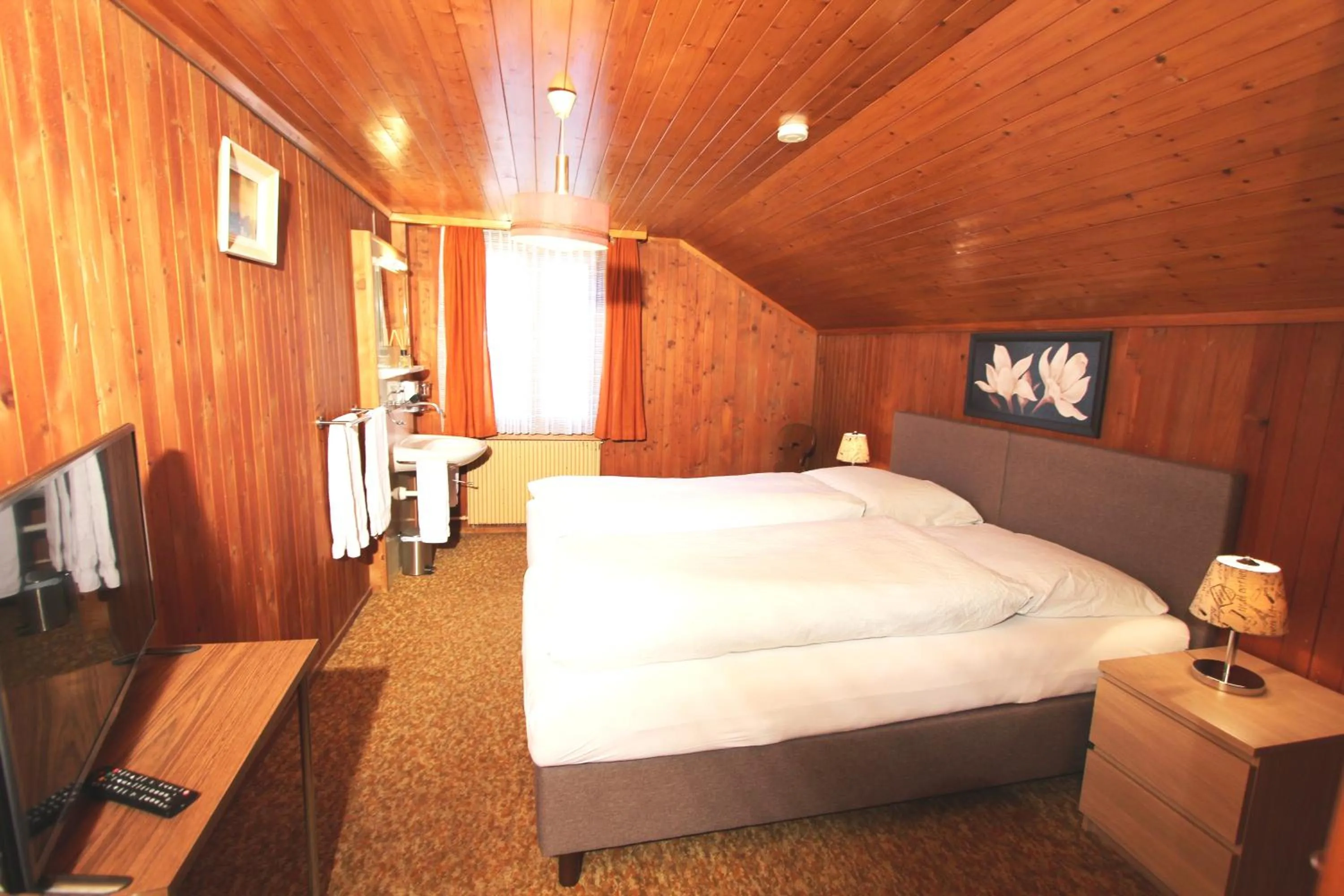 Photo of the whole room, Bed in Hotel-Restaurant Alpina