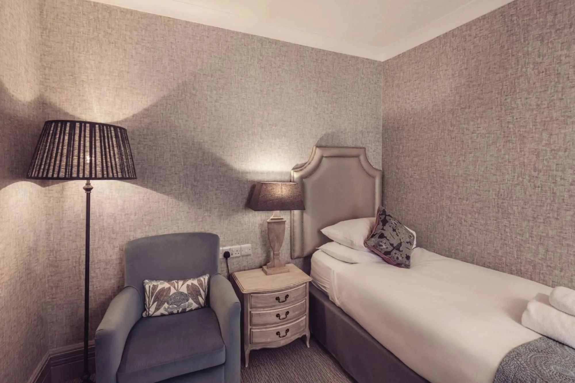 Photo of the whole room, Bed in Windermere Hillthwaite Hotel