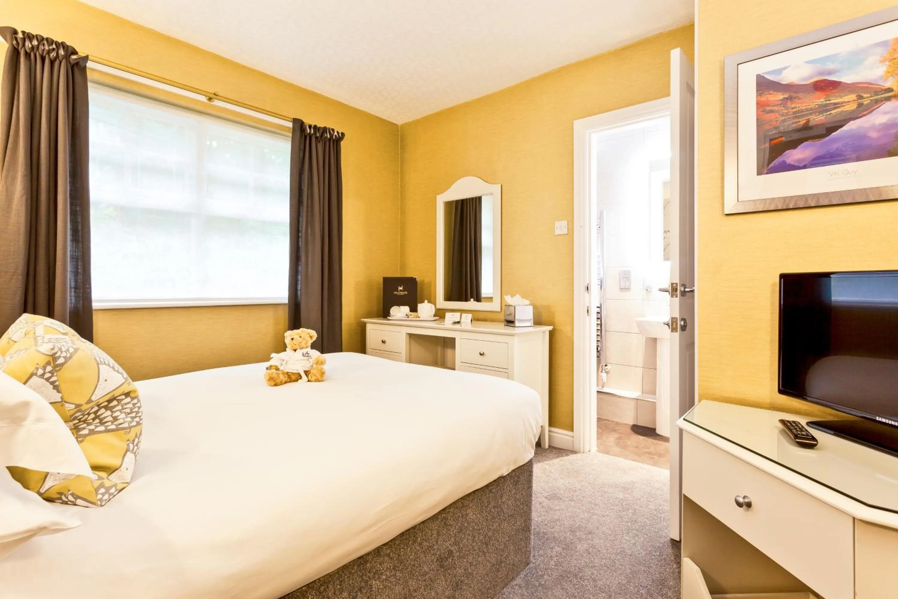 Photo of the whole room, Bed in Windermere Hillthwaite Hotel