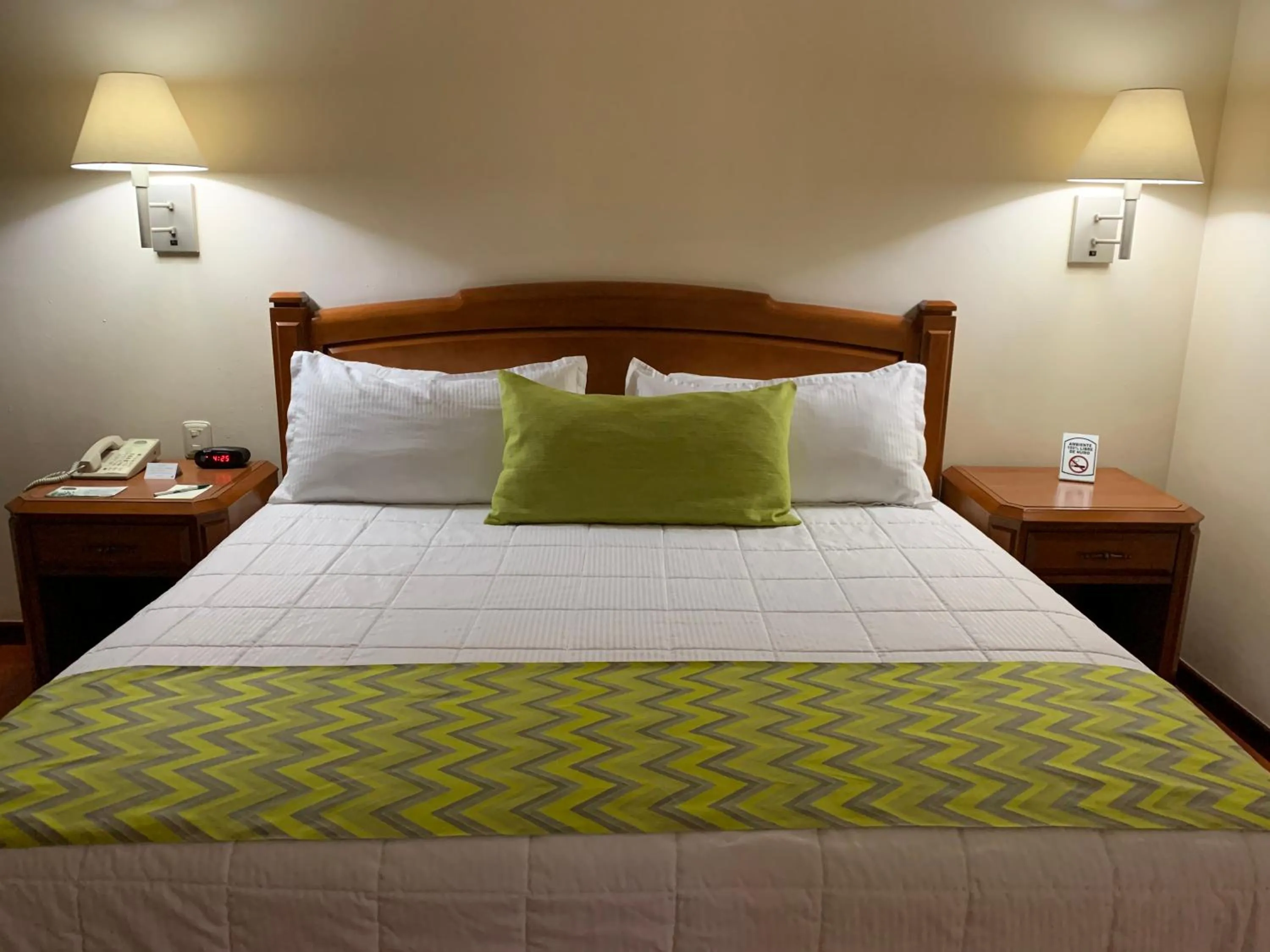 Bed in Hotel Villa Florida Puebla