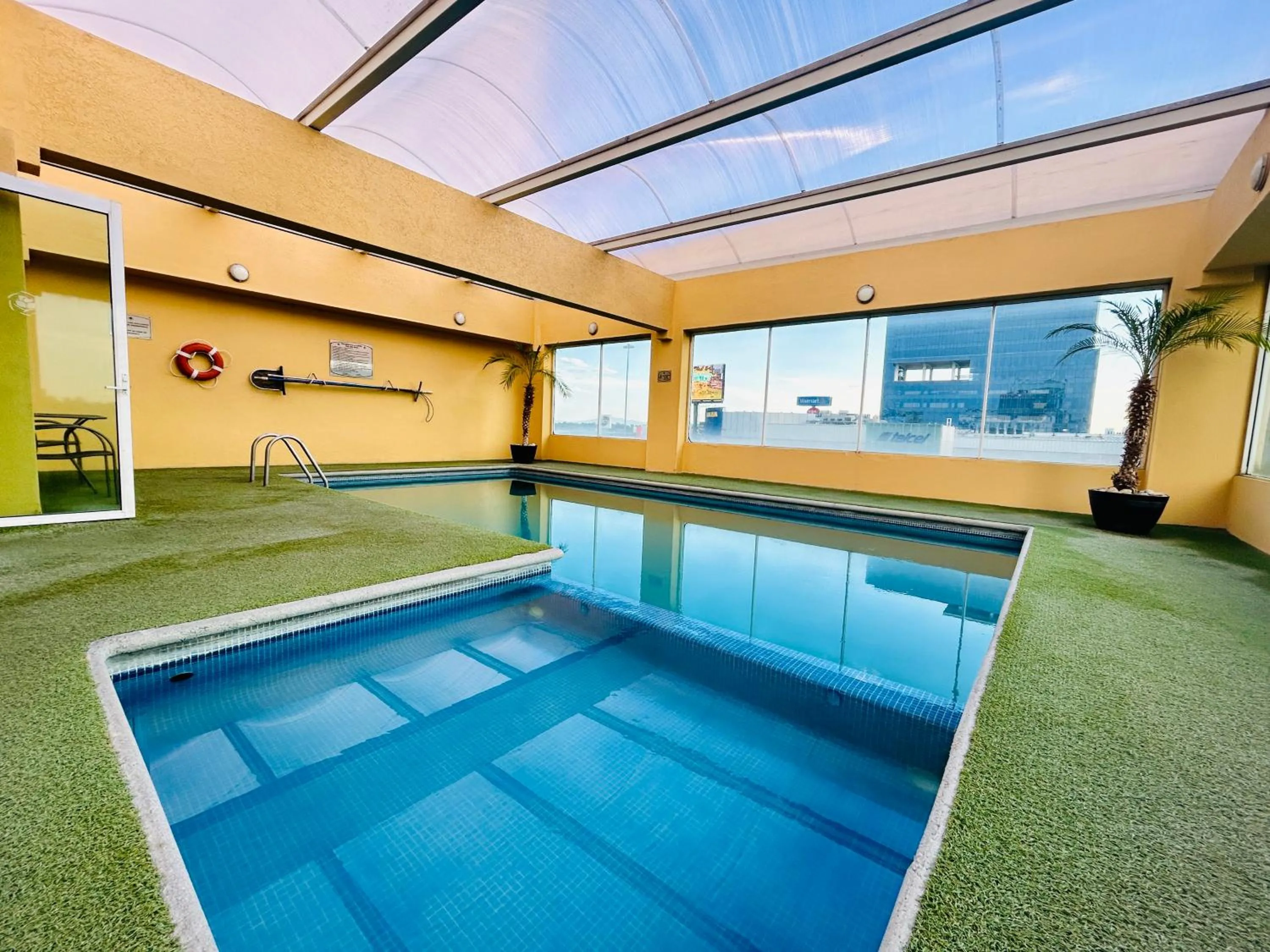 Swimming pool in Hotel Villa Florida Puebla