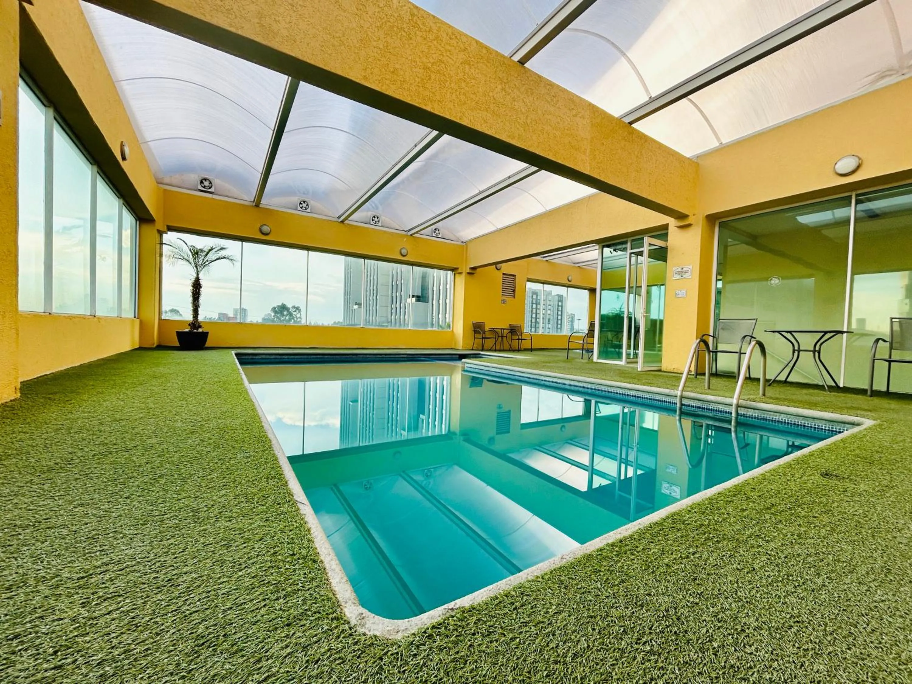 Swimming pool in Hotel Villa Florida Puebla