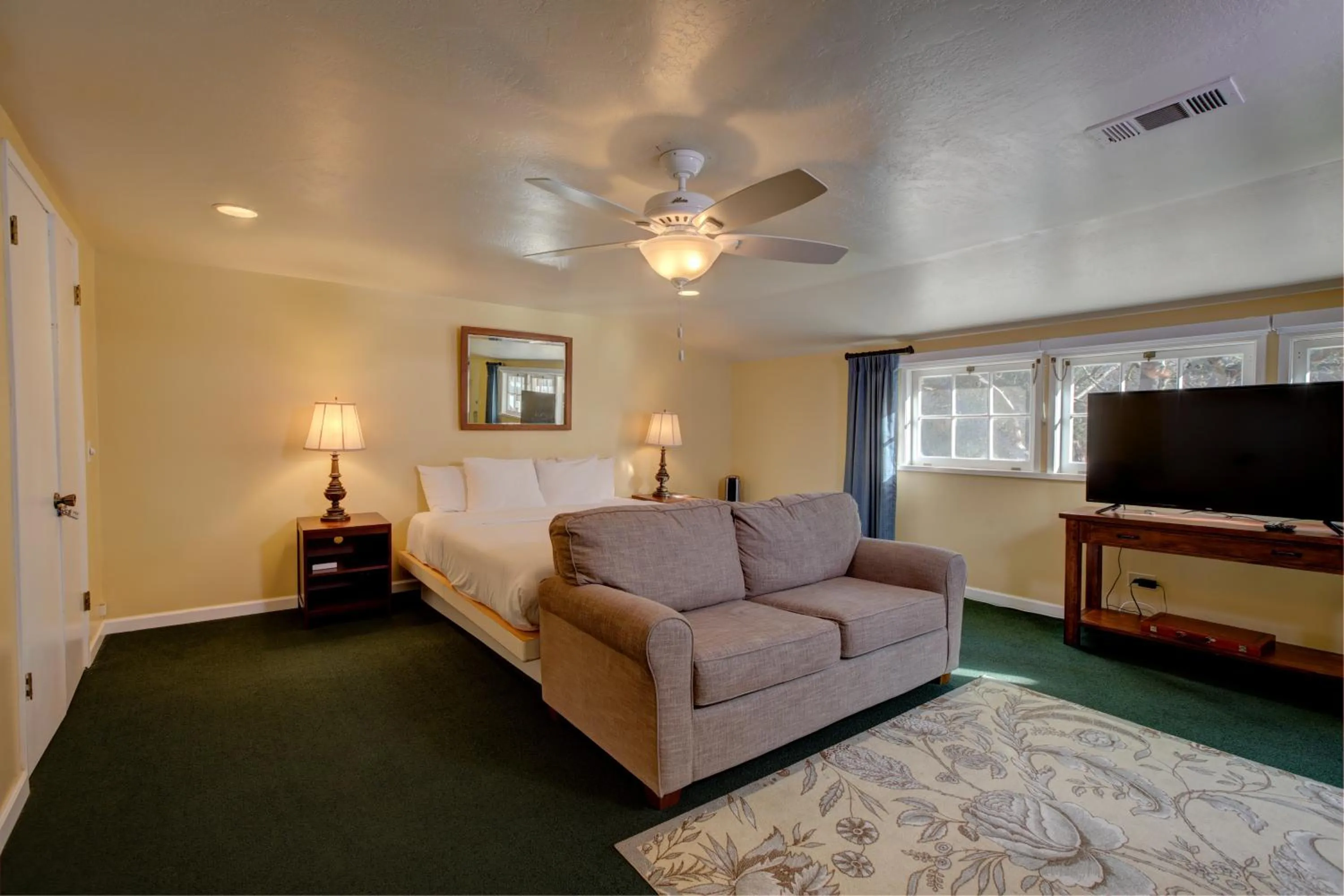 Bedroom in The Rigdon House