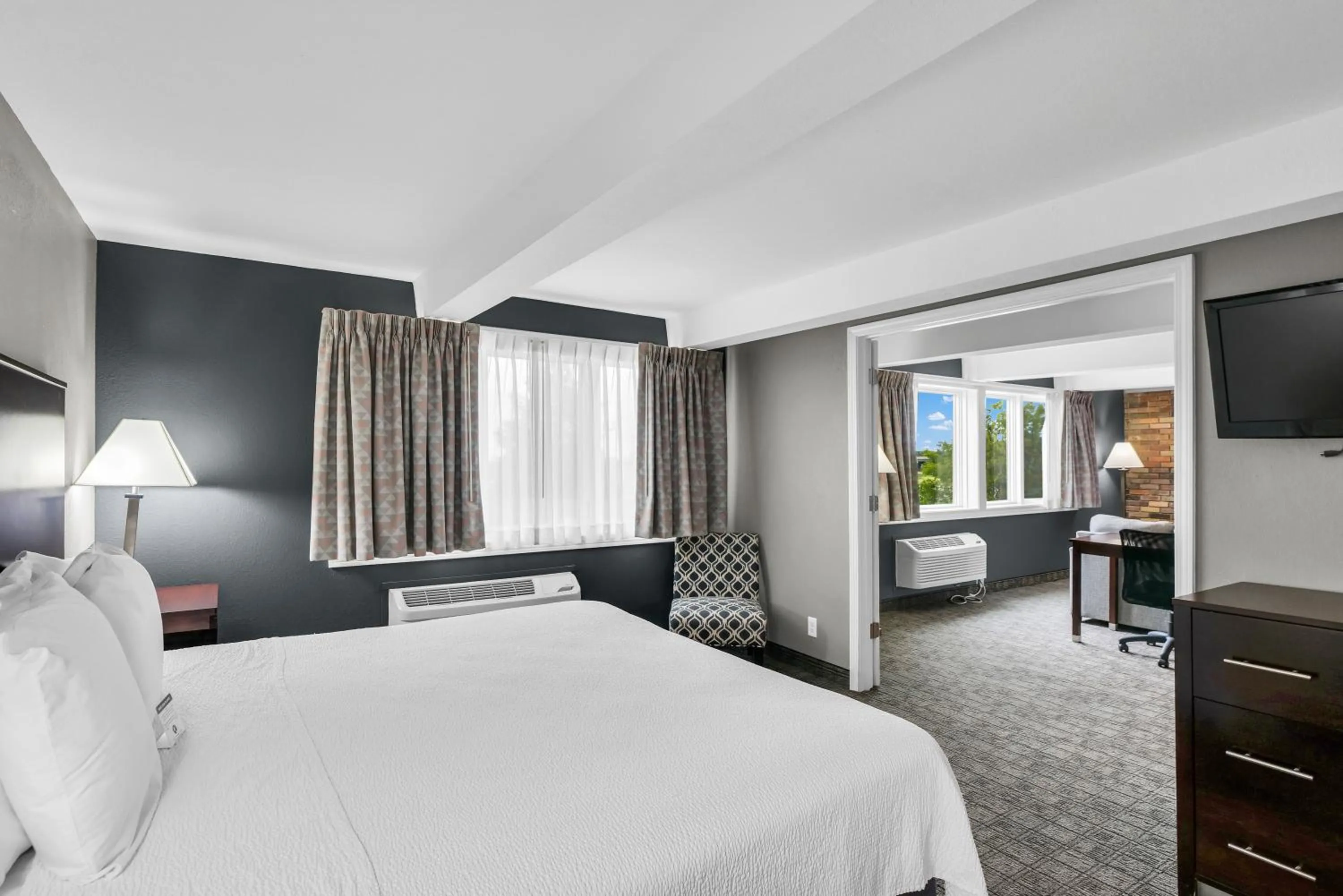 Bedroom, Bed in Eastlake Suites Hotel & Conference Center By OYO Urbana