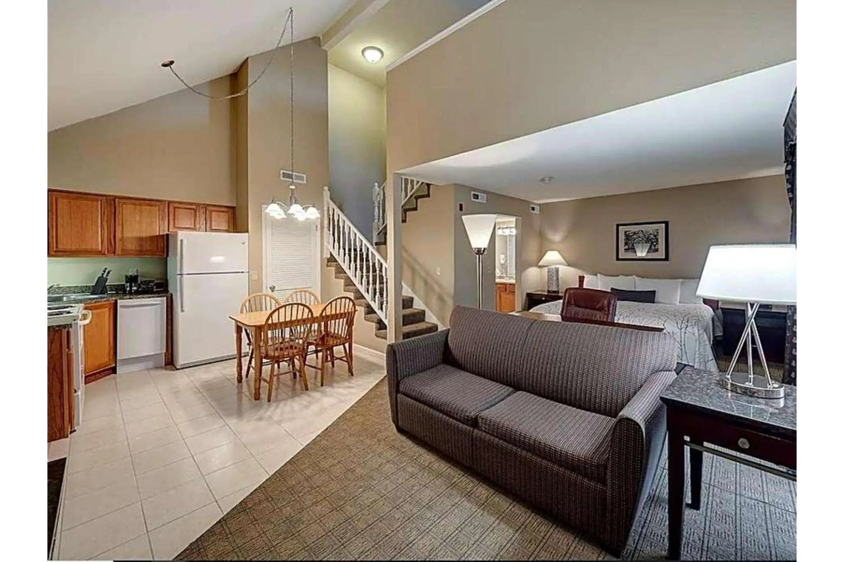 Area and facilities in Eastlake Suites Hotel & Conference Center By OYO Urbana