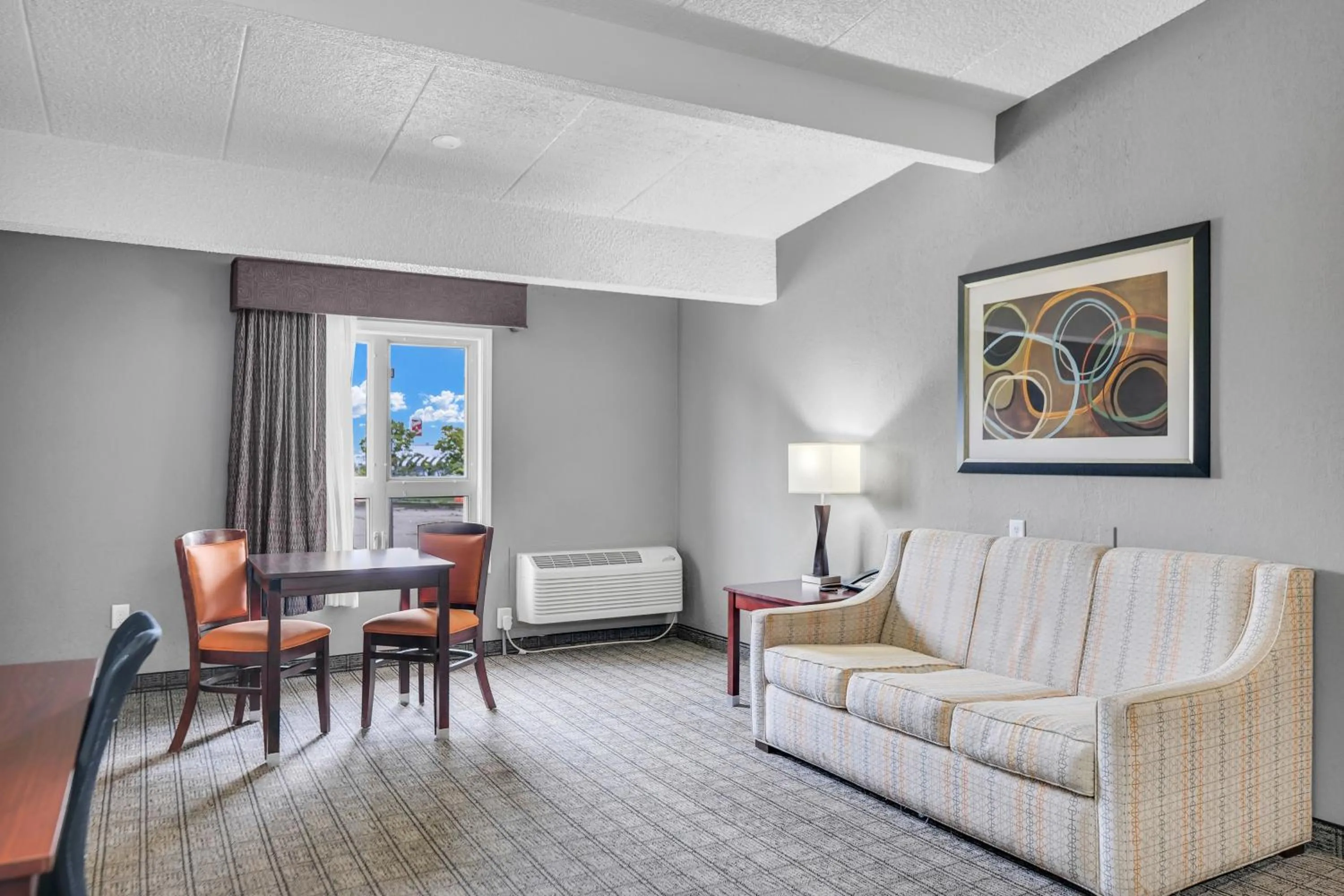 Area and facilities in Eastlake Suites Hotel & Conference Center By OYO Urbana