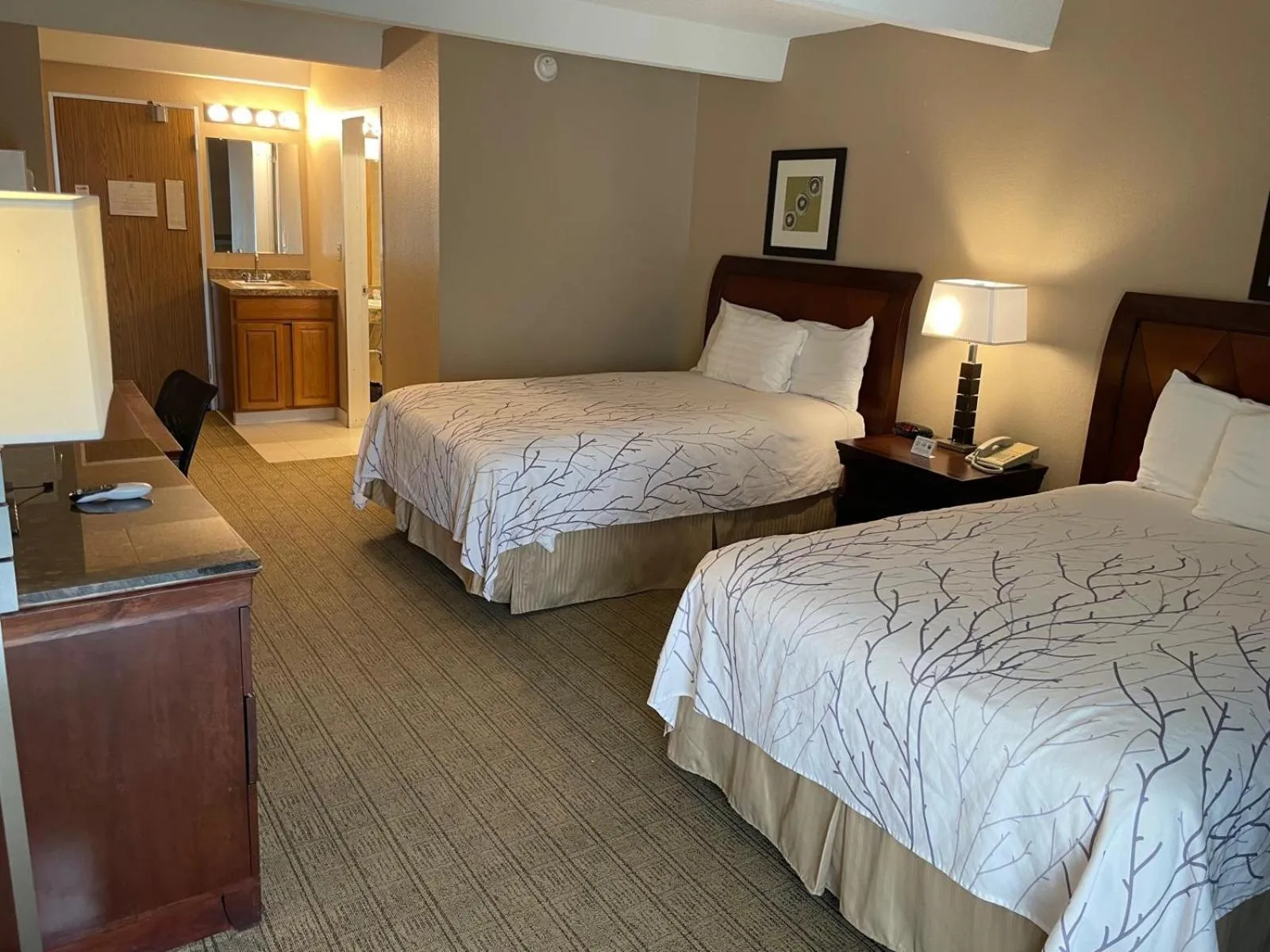 Bedroom, Bed in Eastlake Suites Hotel & Conference Center By OYO Urbana