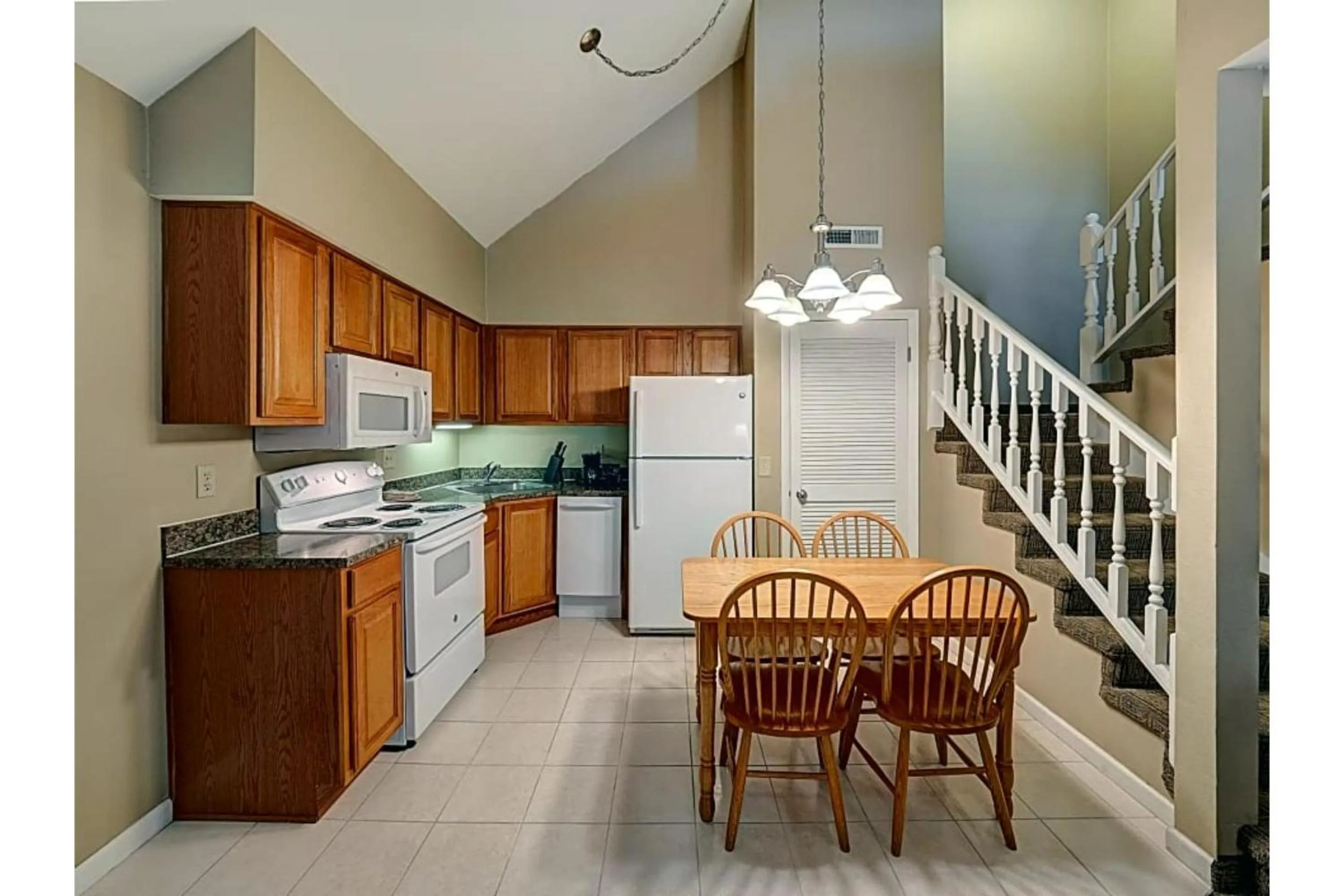 Area and facilities in Eastlake Suites Hotel & Conference Center By OYO Urbana