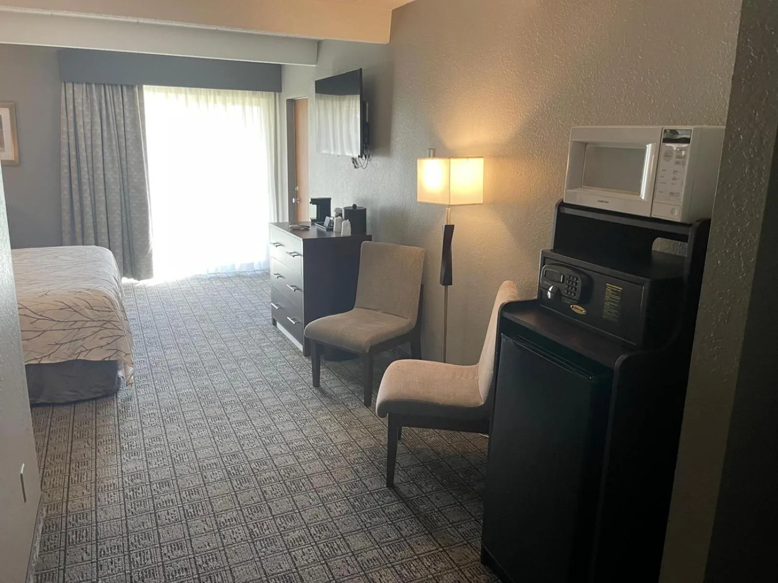 Bedroom, Bed in Eastlake Suites Hotel & Conference Center By OYO Urbana