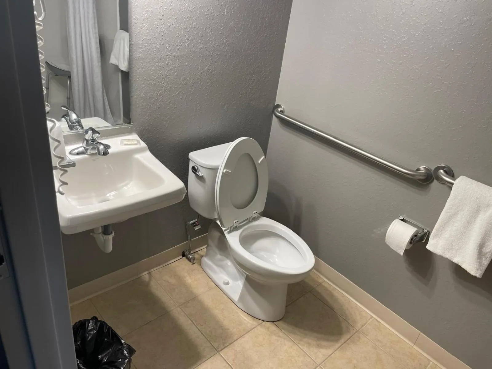 Bathroom in Eastlake Suites Hotel & Conference Center By OYO Urbana