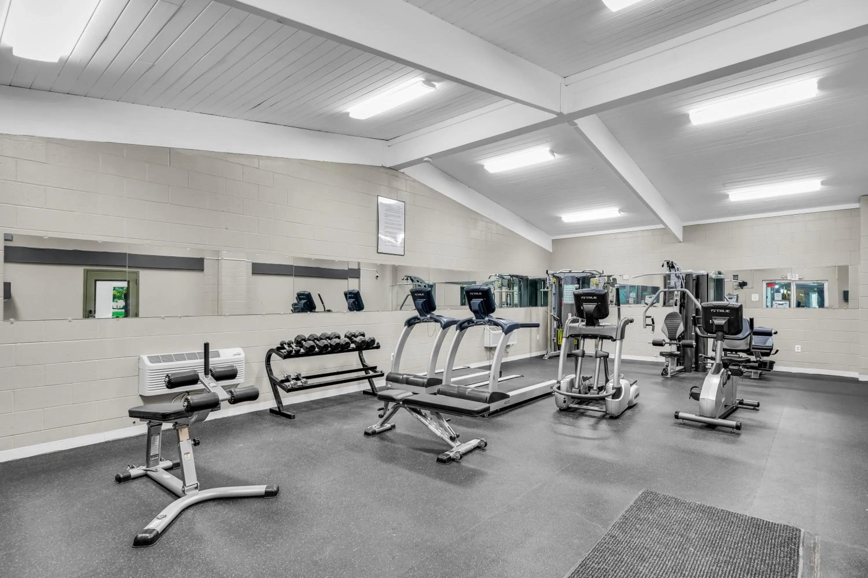 Fitness centre/facilities in Eastlake Suites Hotel & Conference Center By OYO Urbana