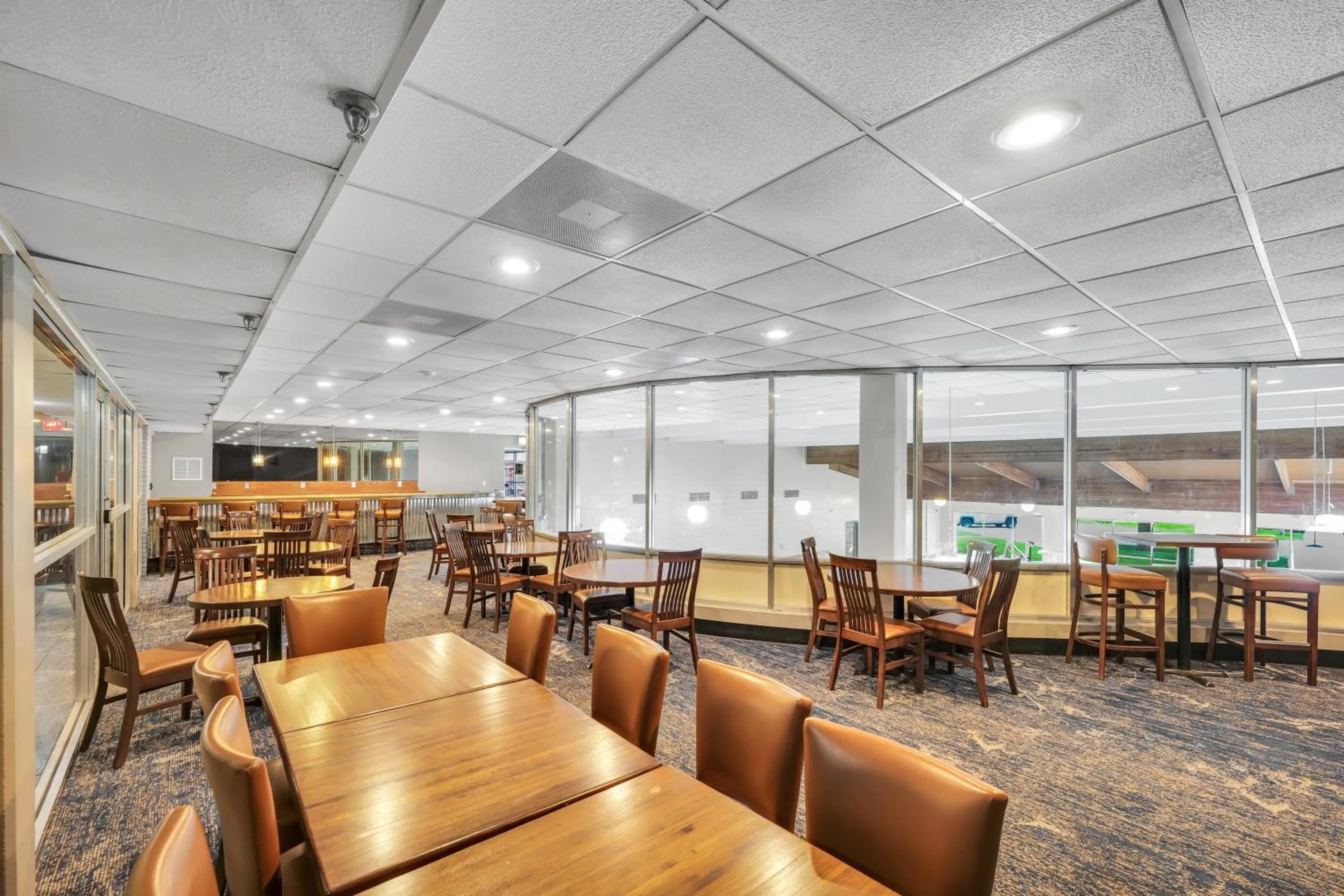 Restaurant/places to eat in Eastlake Suites Hotel & Conference Center By OYO Urbana