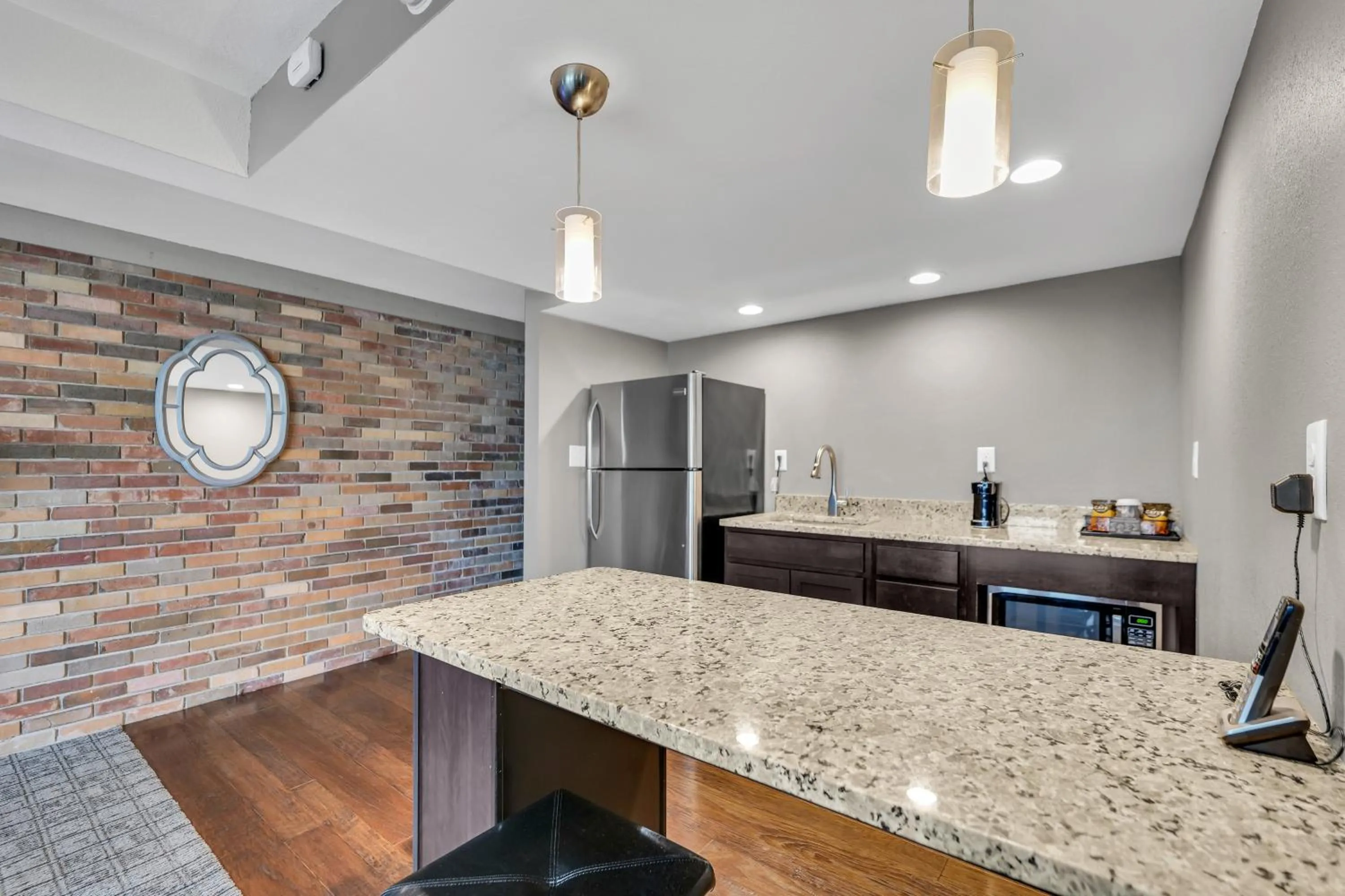 Kitchen or kitchenette in Eastlake Suites Hotel & Conference Center By OYO Urbana