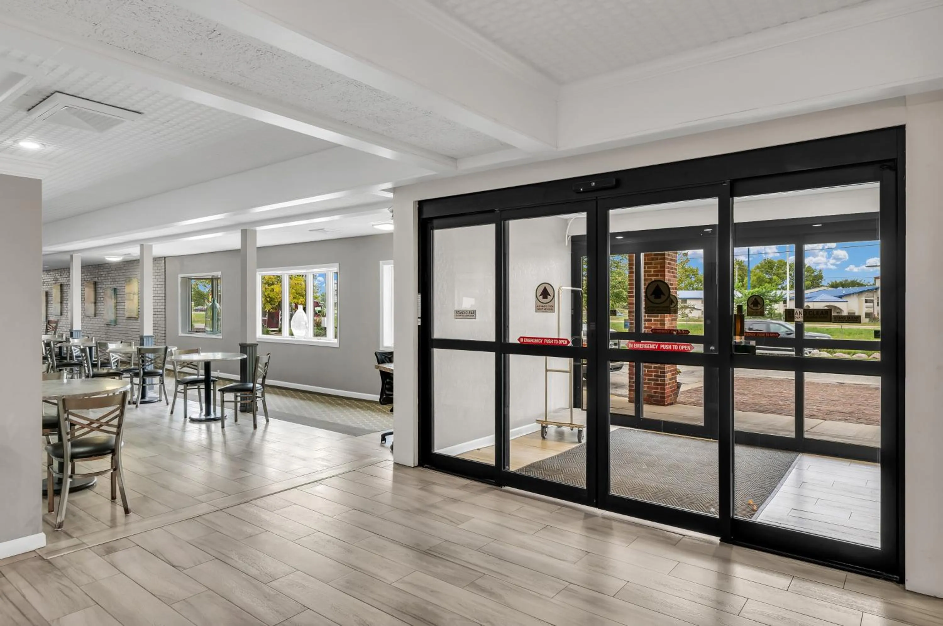 Area and facilities in Eastlake Suites Hotel & Conference Center By OYO Urbana