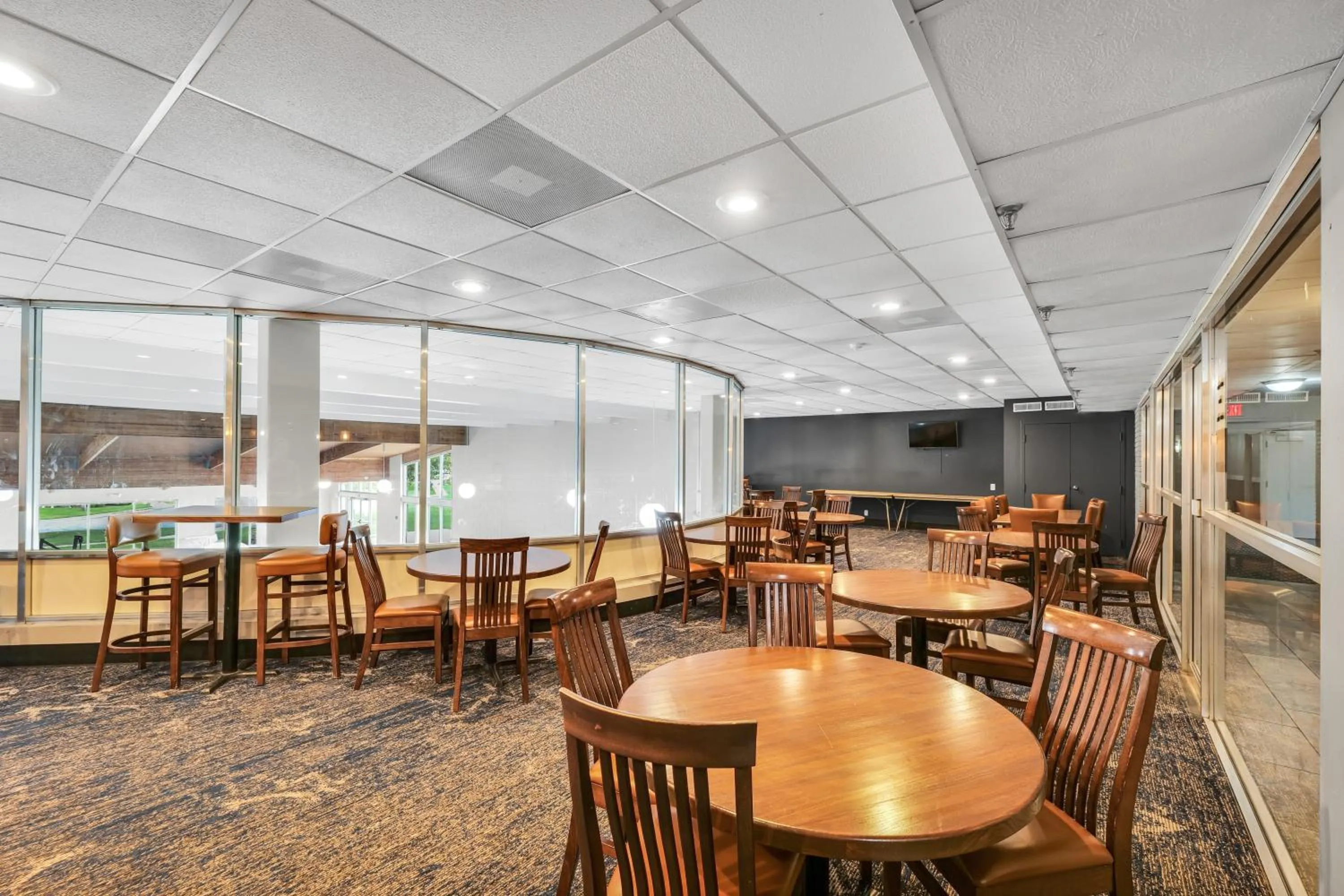 Area and facilities in Eastlake Suites Hotel & Conference Center By OYO Urbana