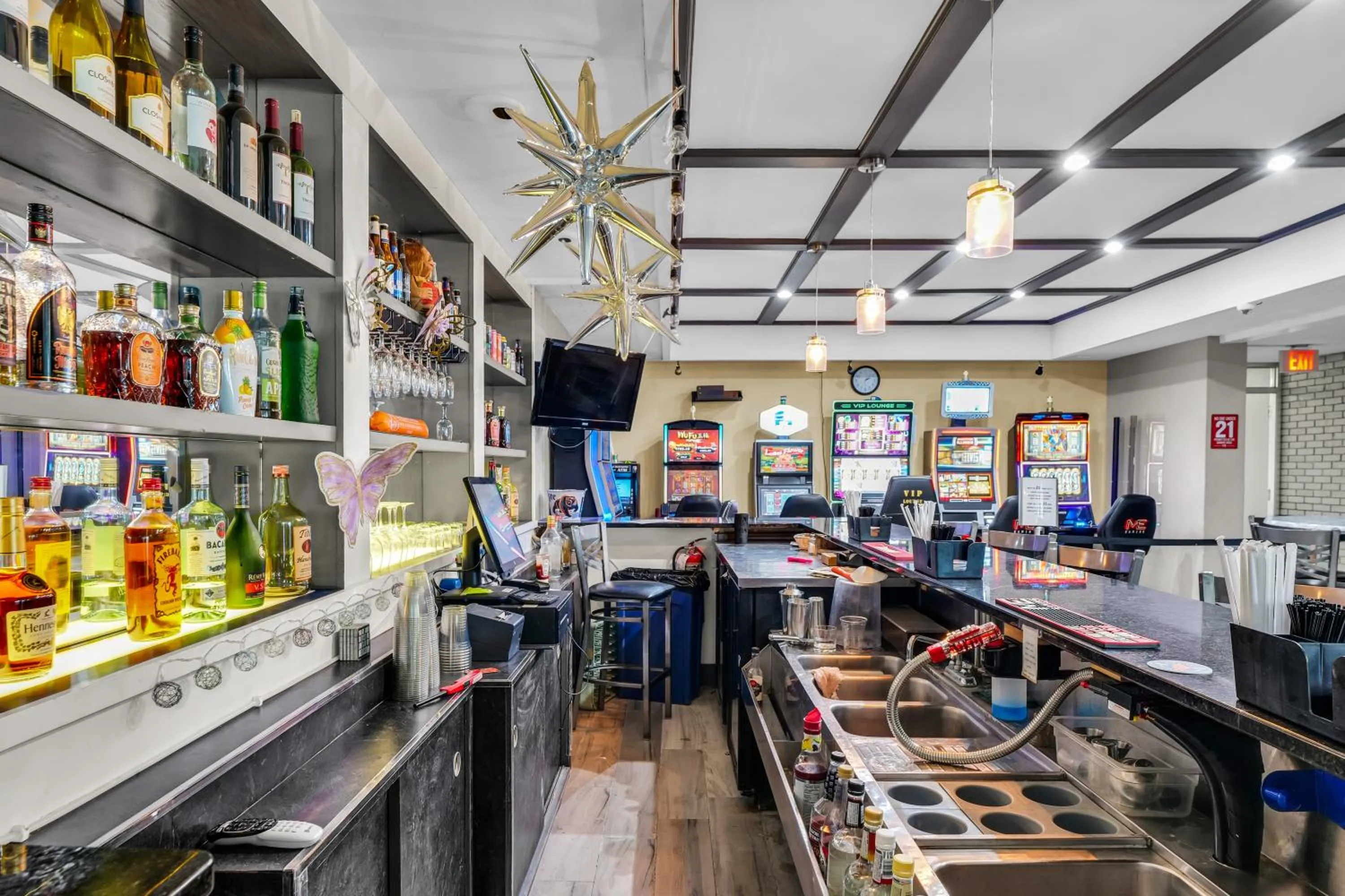 Lounge or bar in Eastlake Suites Hotel & Conference Center By OYO Urbana