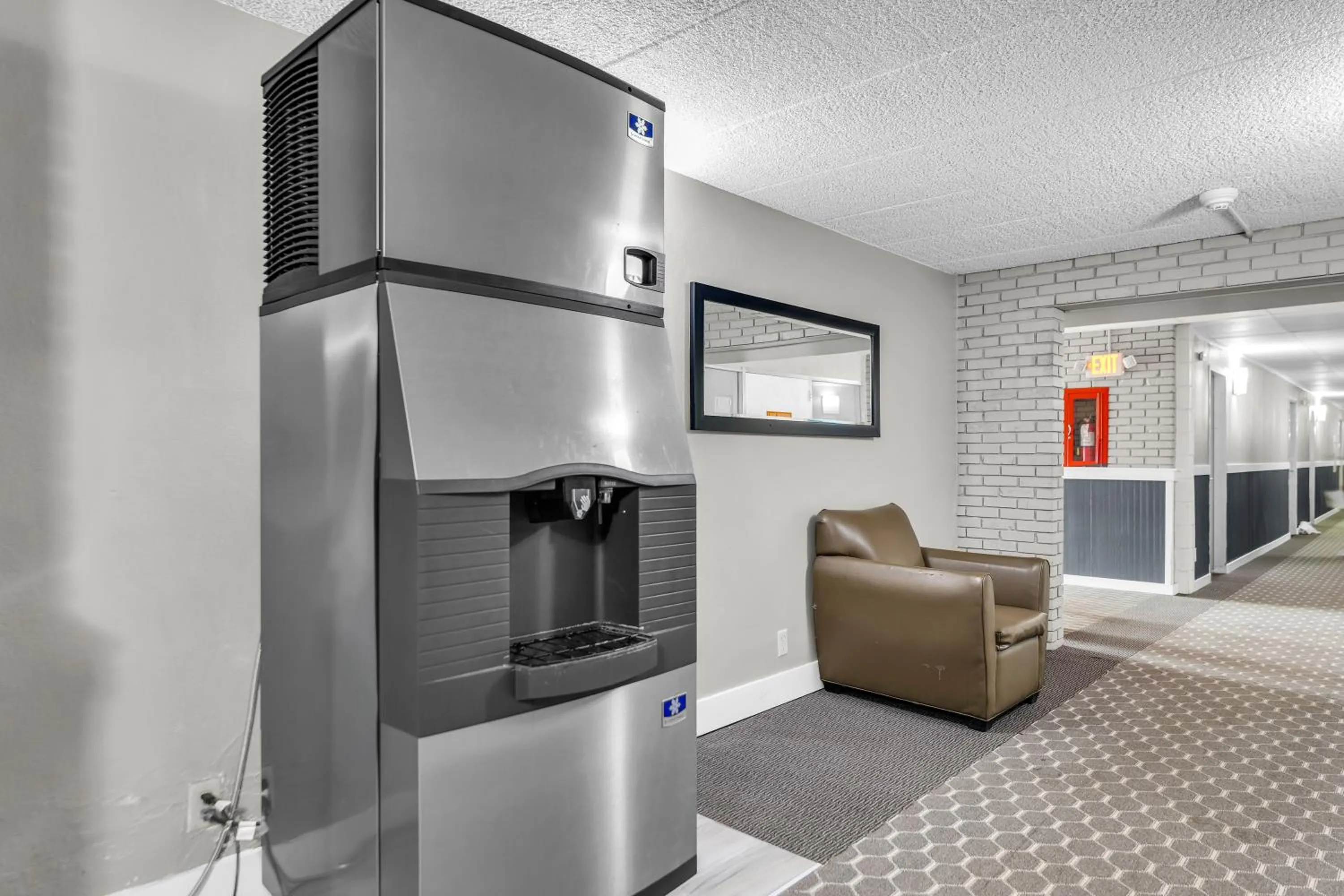 Lobby or reception in Eastlake Suites Hotel & Conference Center By OYO Urbana