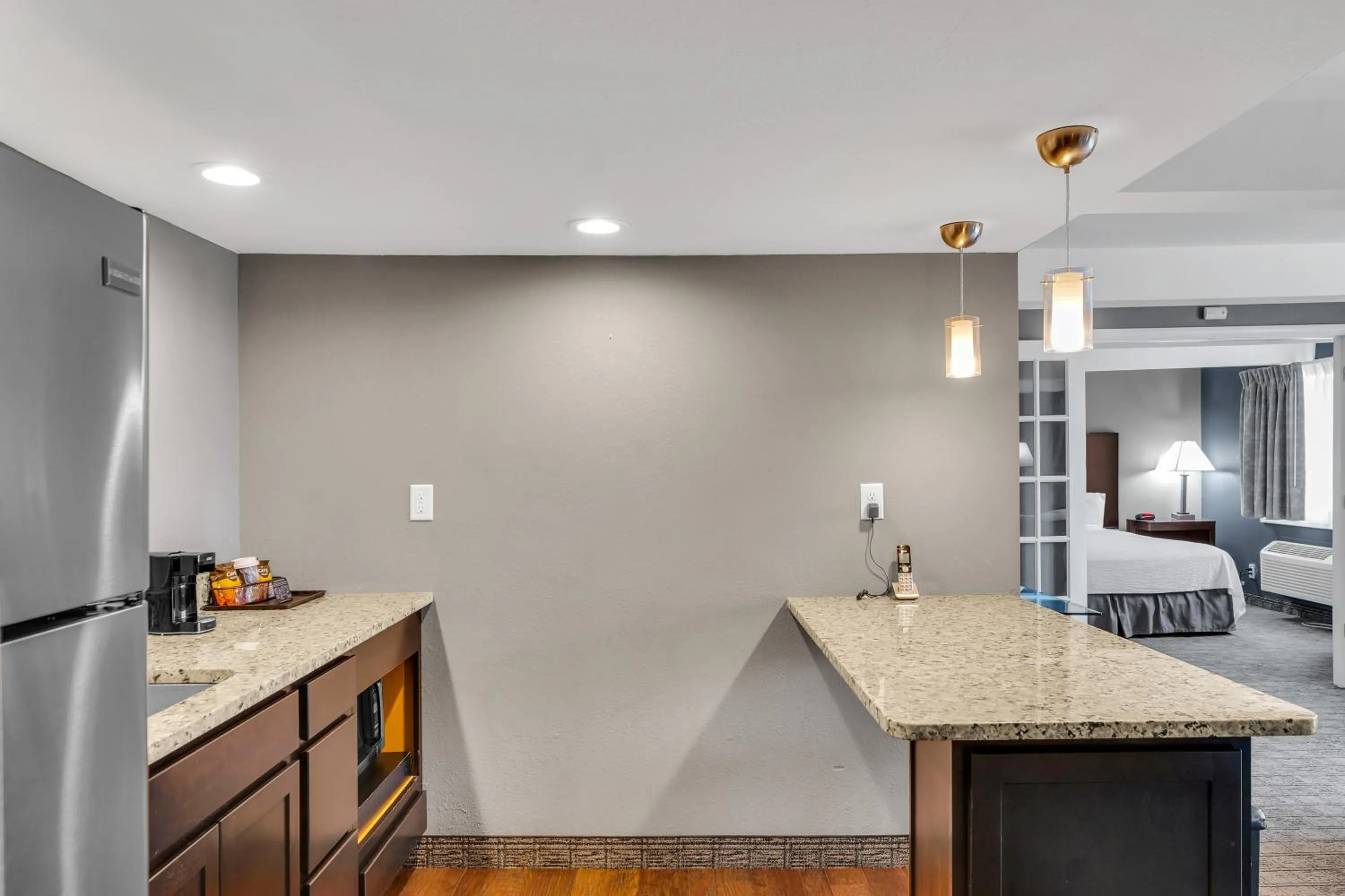 Kitchen or kitchenette in Eastlake Suites Hotel & Conference Center By OYO Urbana