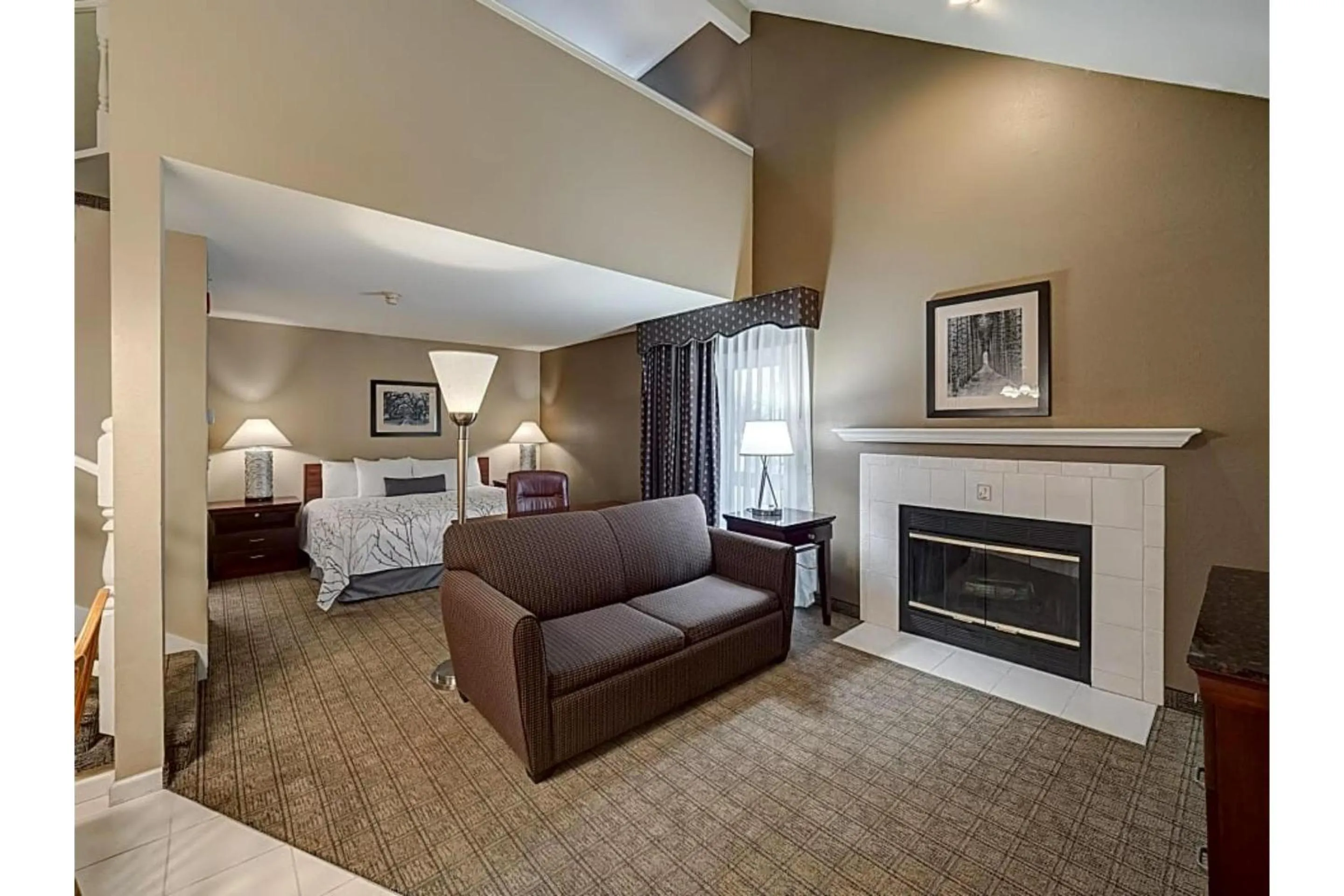 Bedroom in Eastlake Suites Hotel & Conference Center By OYO Urbana