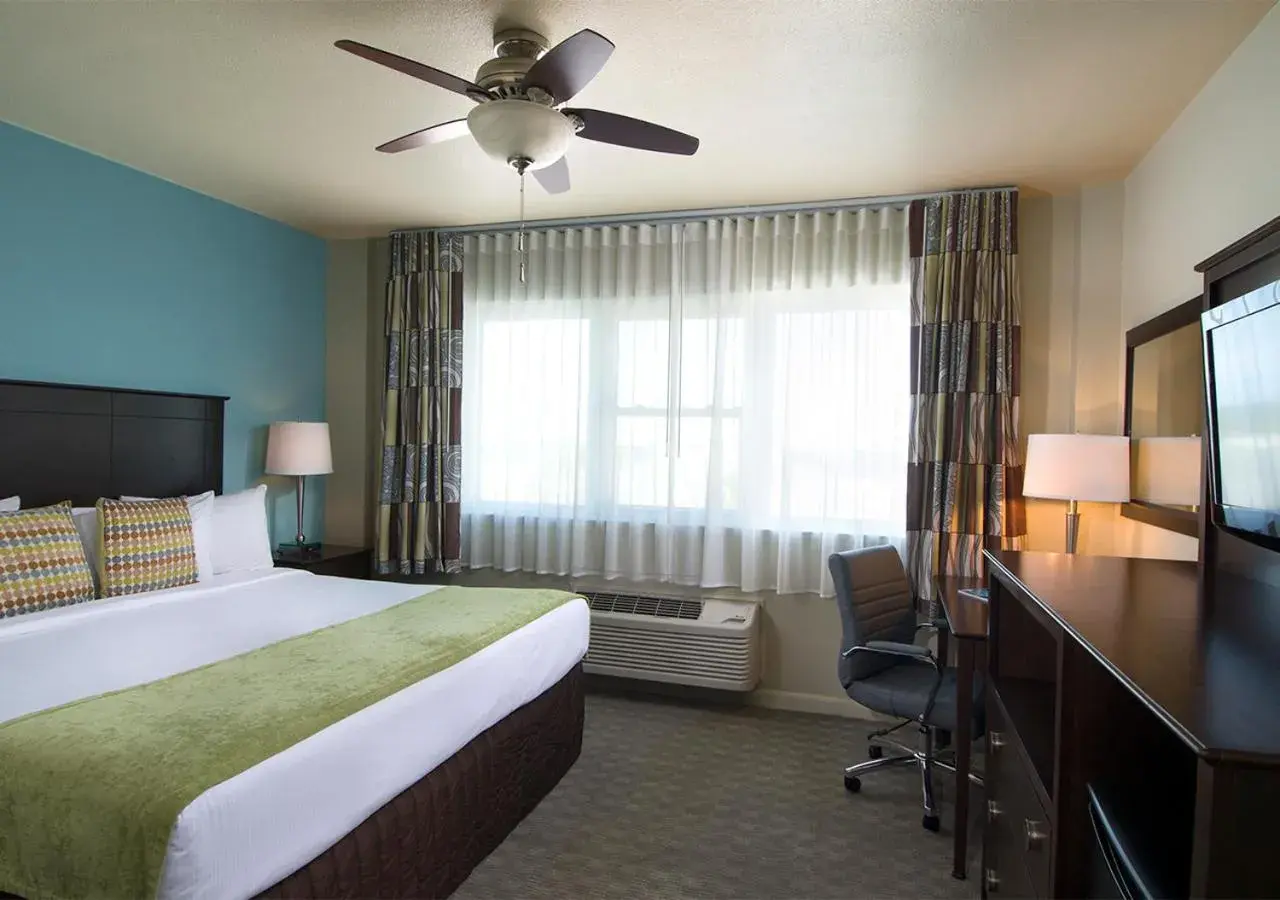 King Room in Palm Pavilion Inn King Room in Palm Pavilion Inn