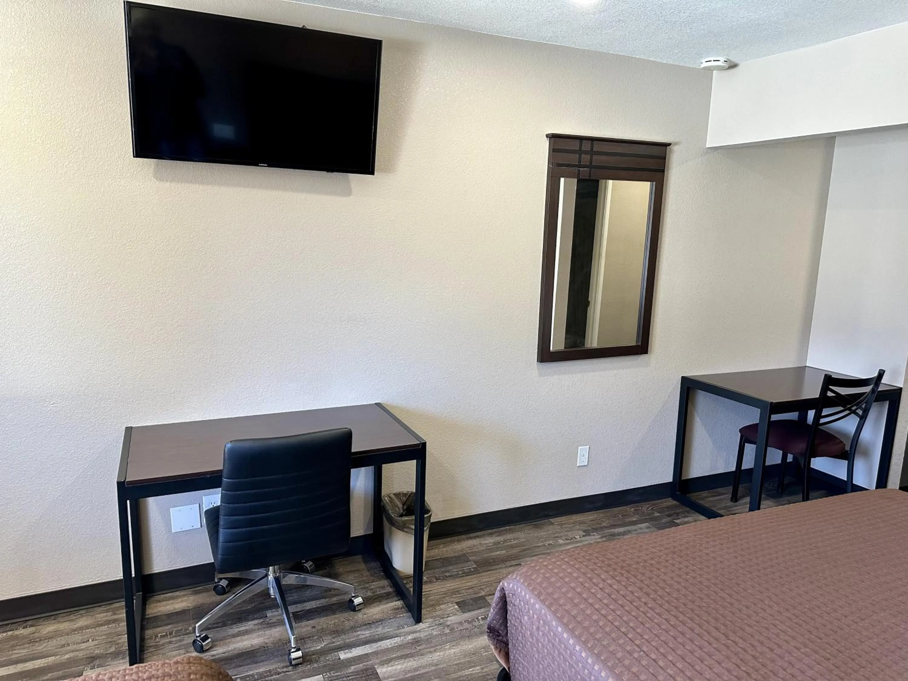 TV and multimedia in West Inn NAU - Downtown Flagstaff