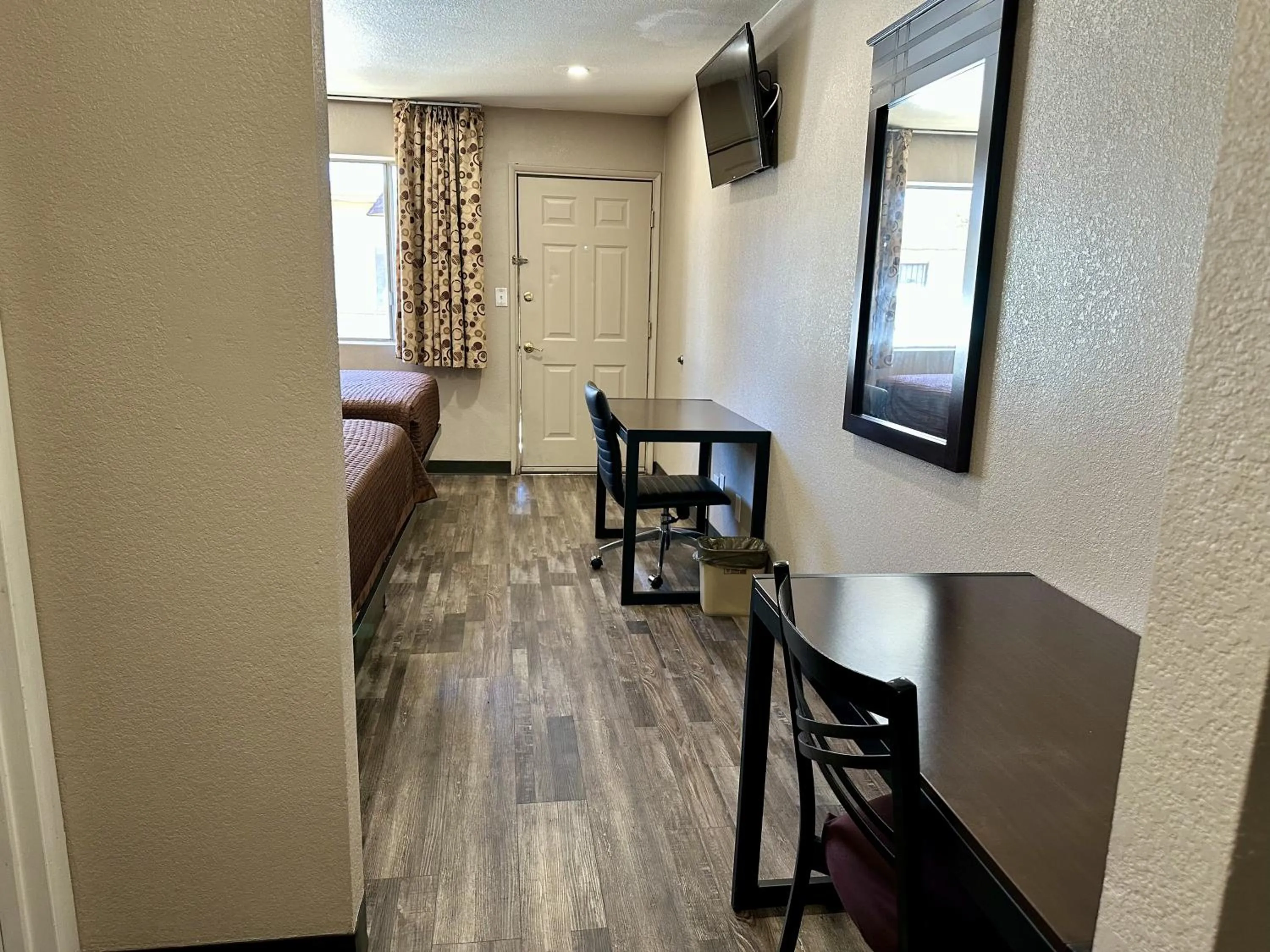 TV and multimedia in West Inn NAU - Downtown Flagstaff