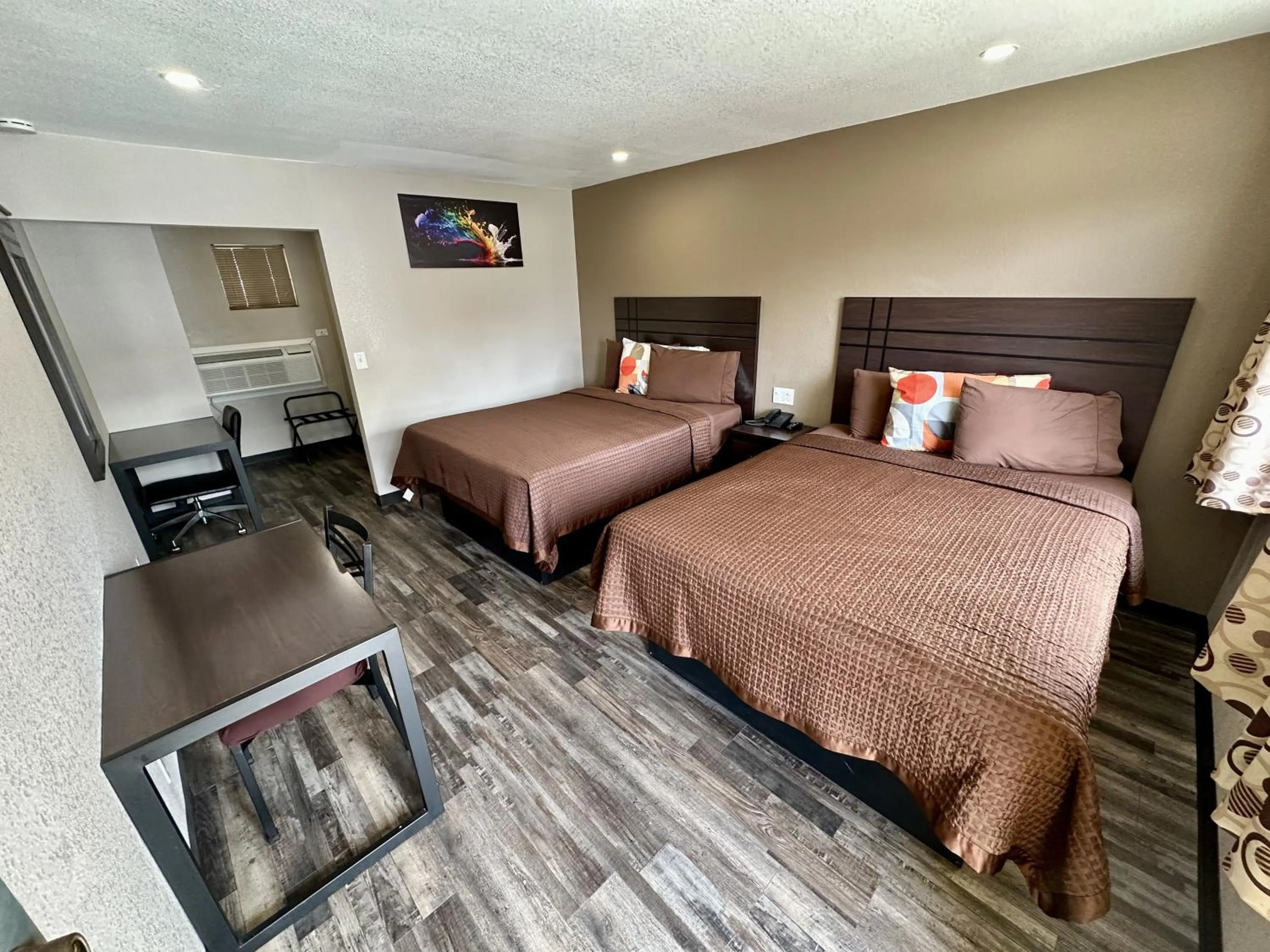 Bedroom, Bed in West Inn NAU - Downtown Flagstaff