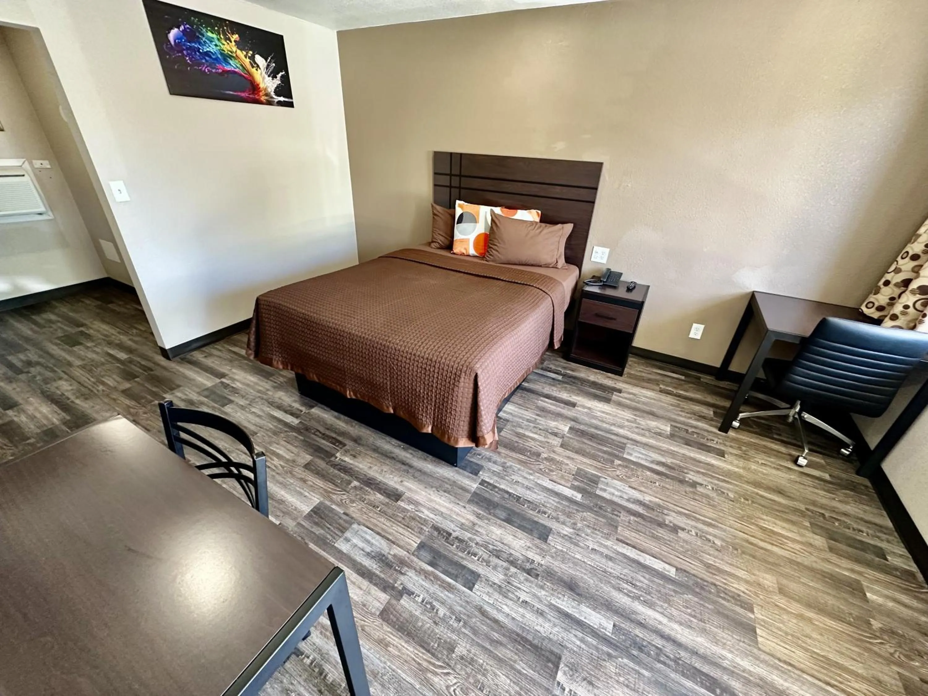 Bedroom, Bed in West Inn NAU - Downtown Flagstaff