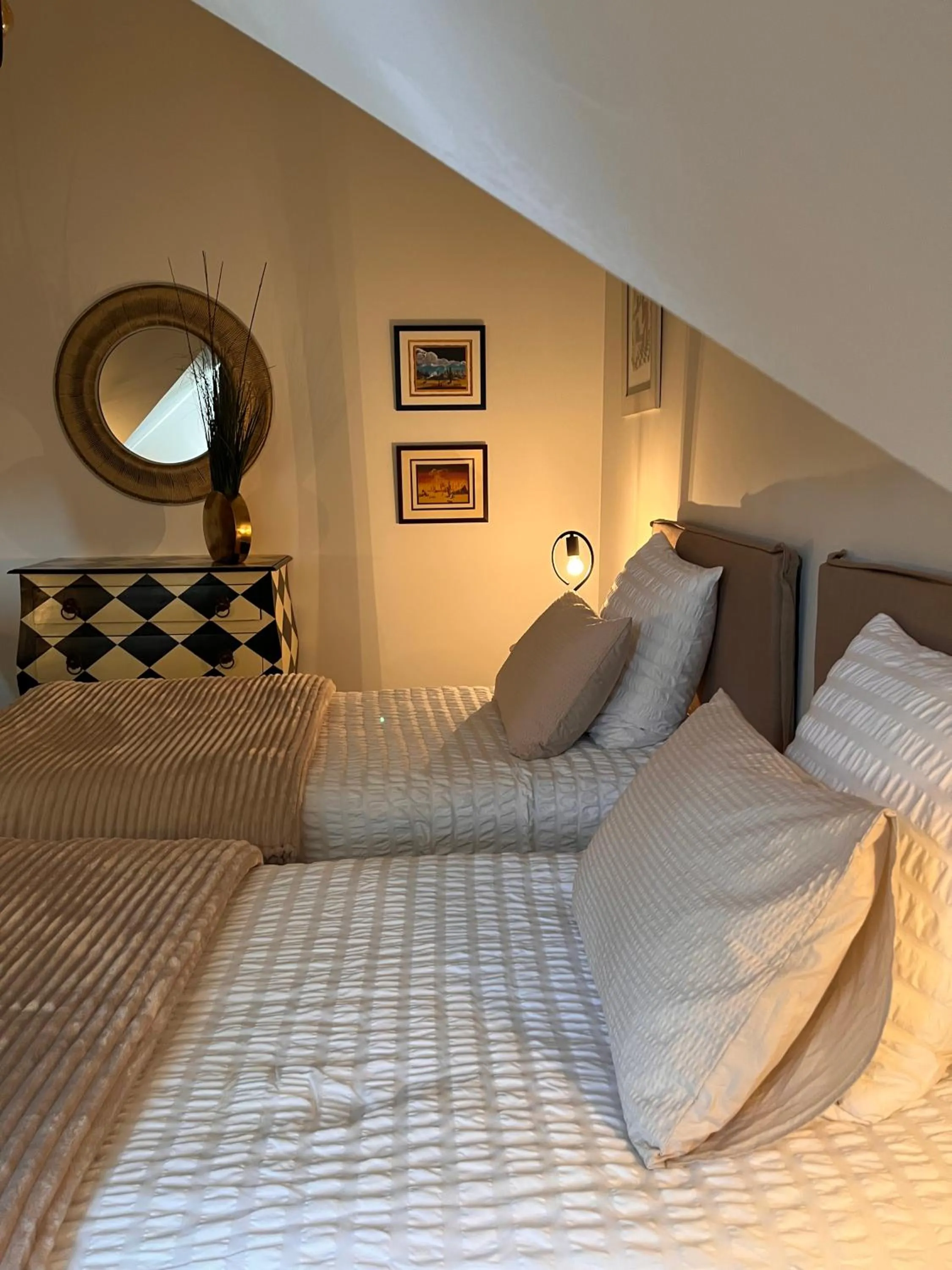 Large Double or Twin Room in La Sellerie