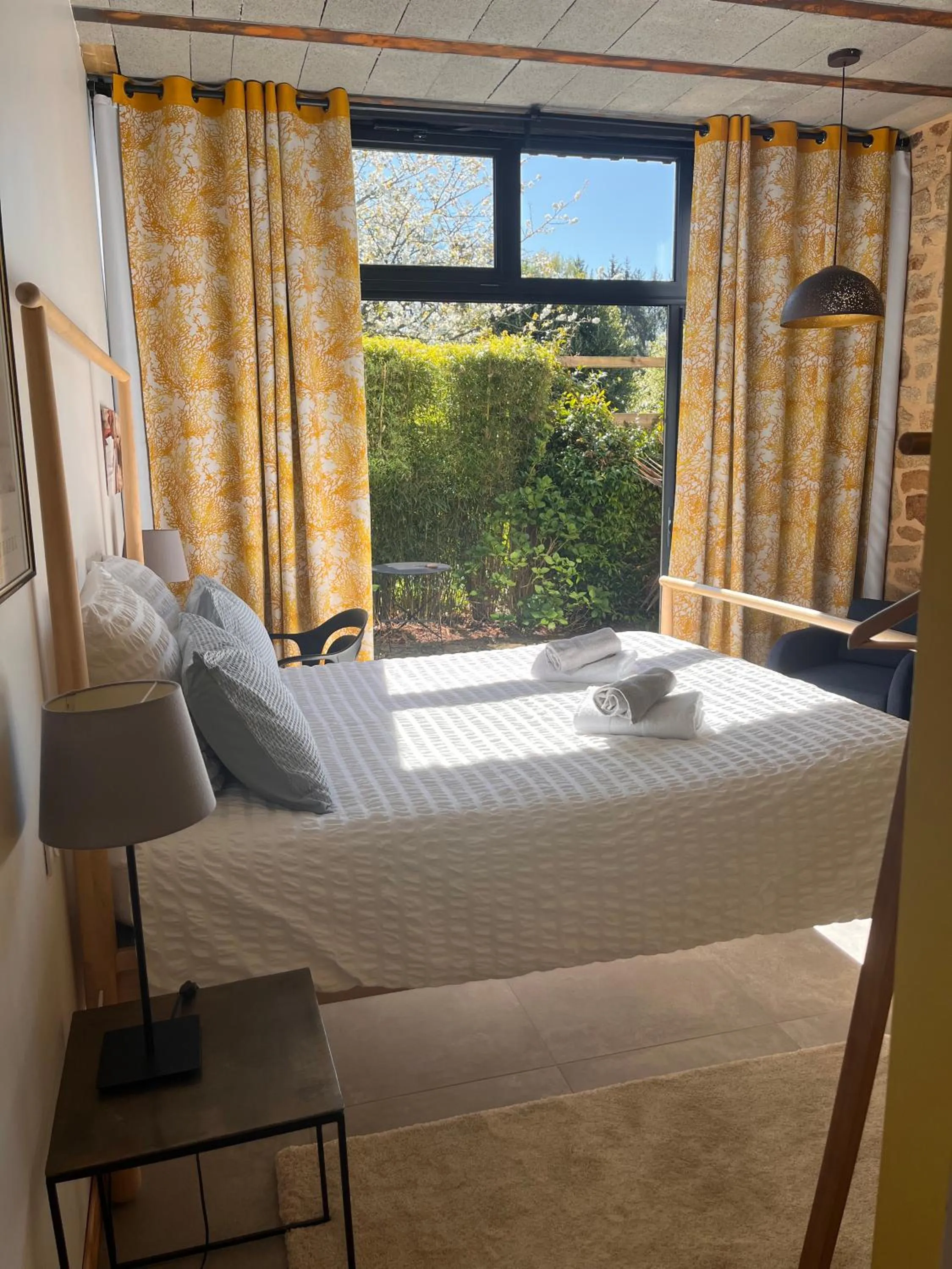 Double Room with Patio in La Sellerie