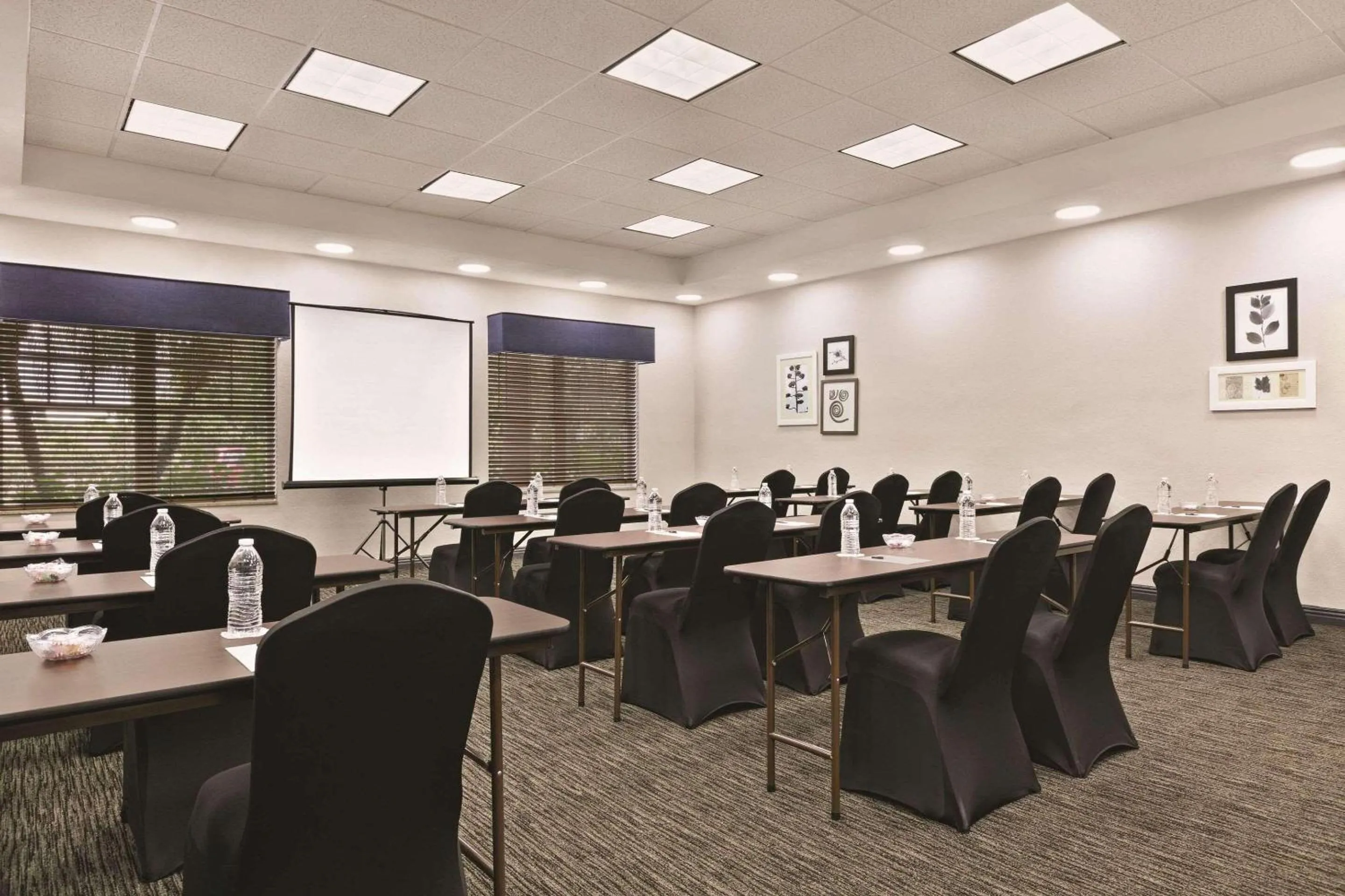 Meeting/conference room in Country Inn & Suites by Radisson, Tampa-Brandon, FL