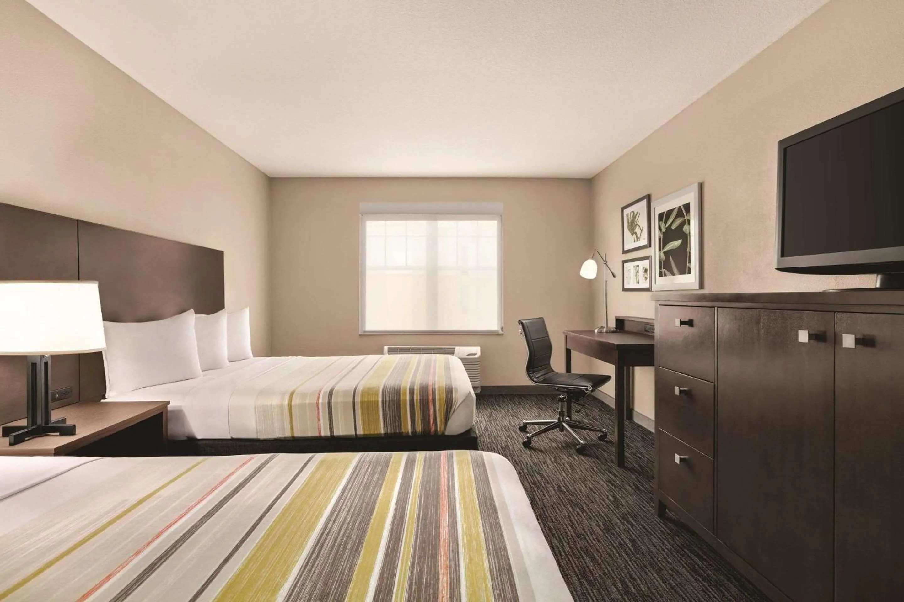 Bedroom, Bed in Country Inn & Suites by Radisson, Tampa-Brandon, FL