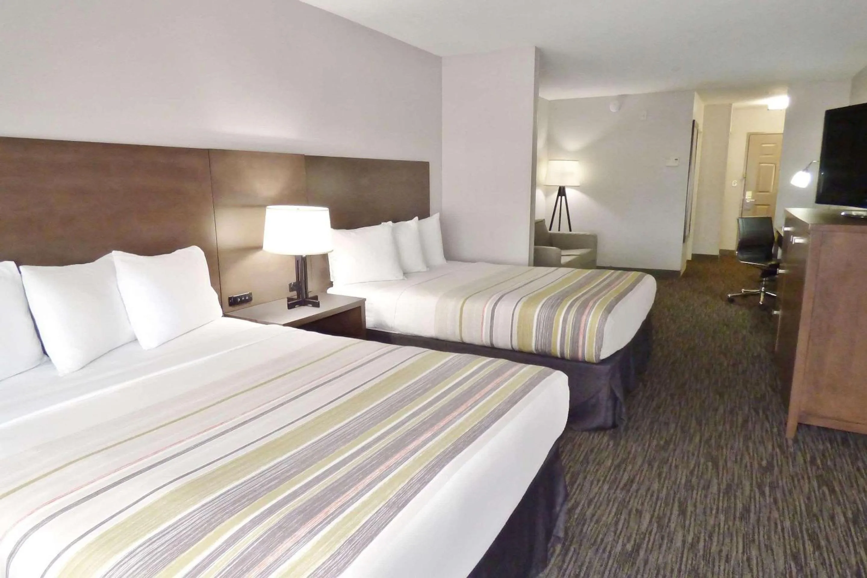 Bedroom, Bed in Country Inn & Suites by Radisson, Tampa-Brandon, FL