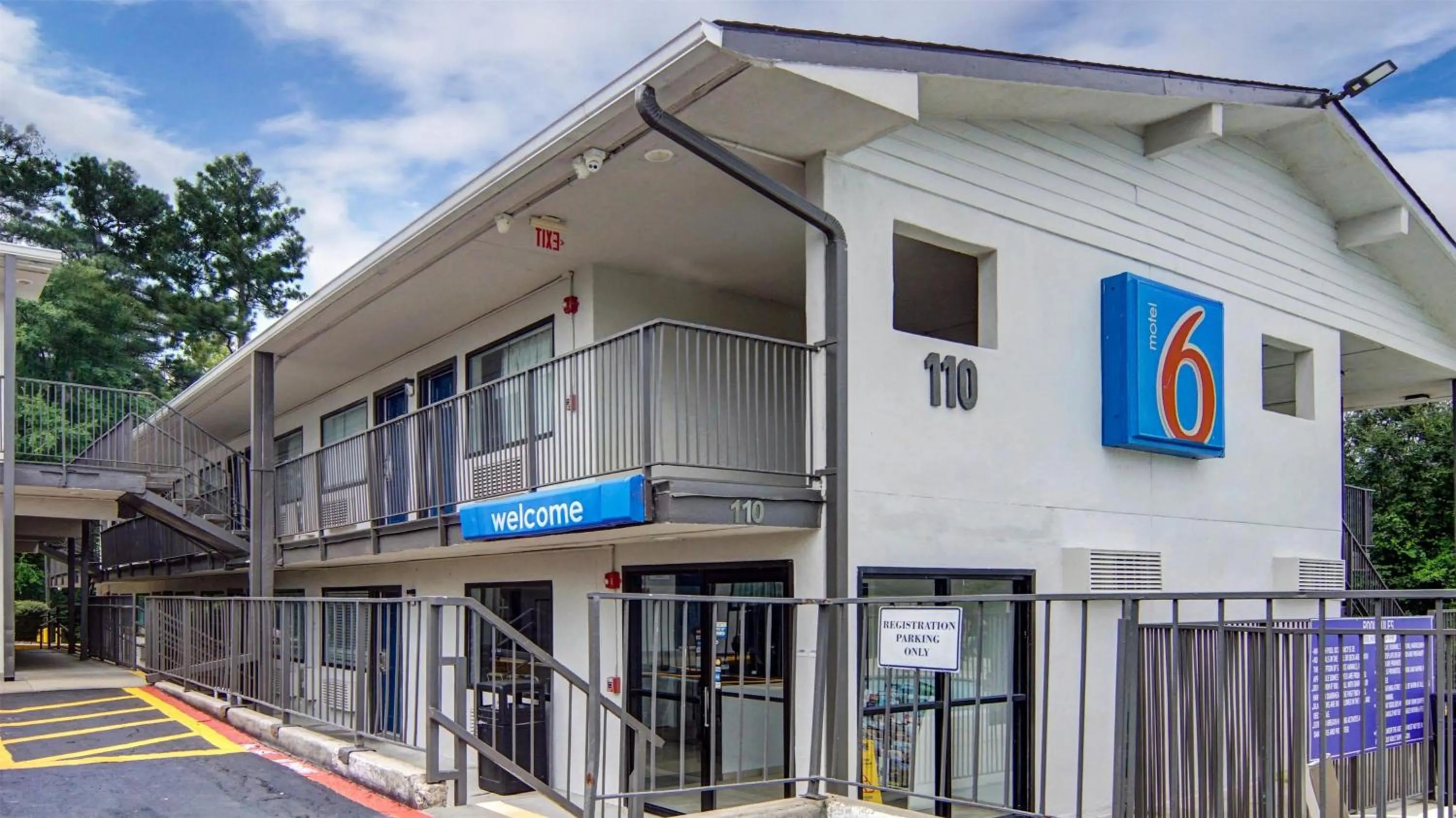 Property building in Motel 6-Longview, TX