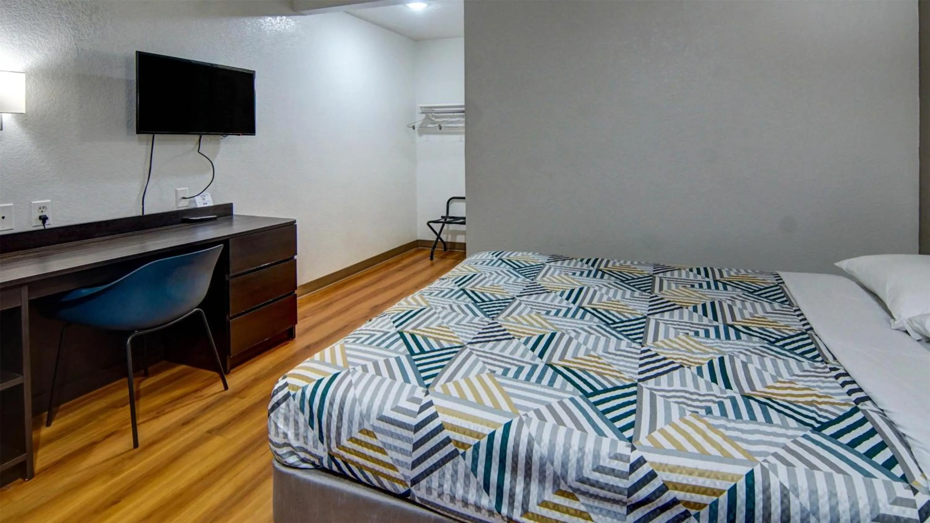 Bedroom, Bed in Motel 6-Longview, TX