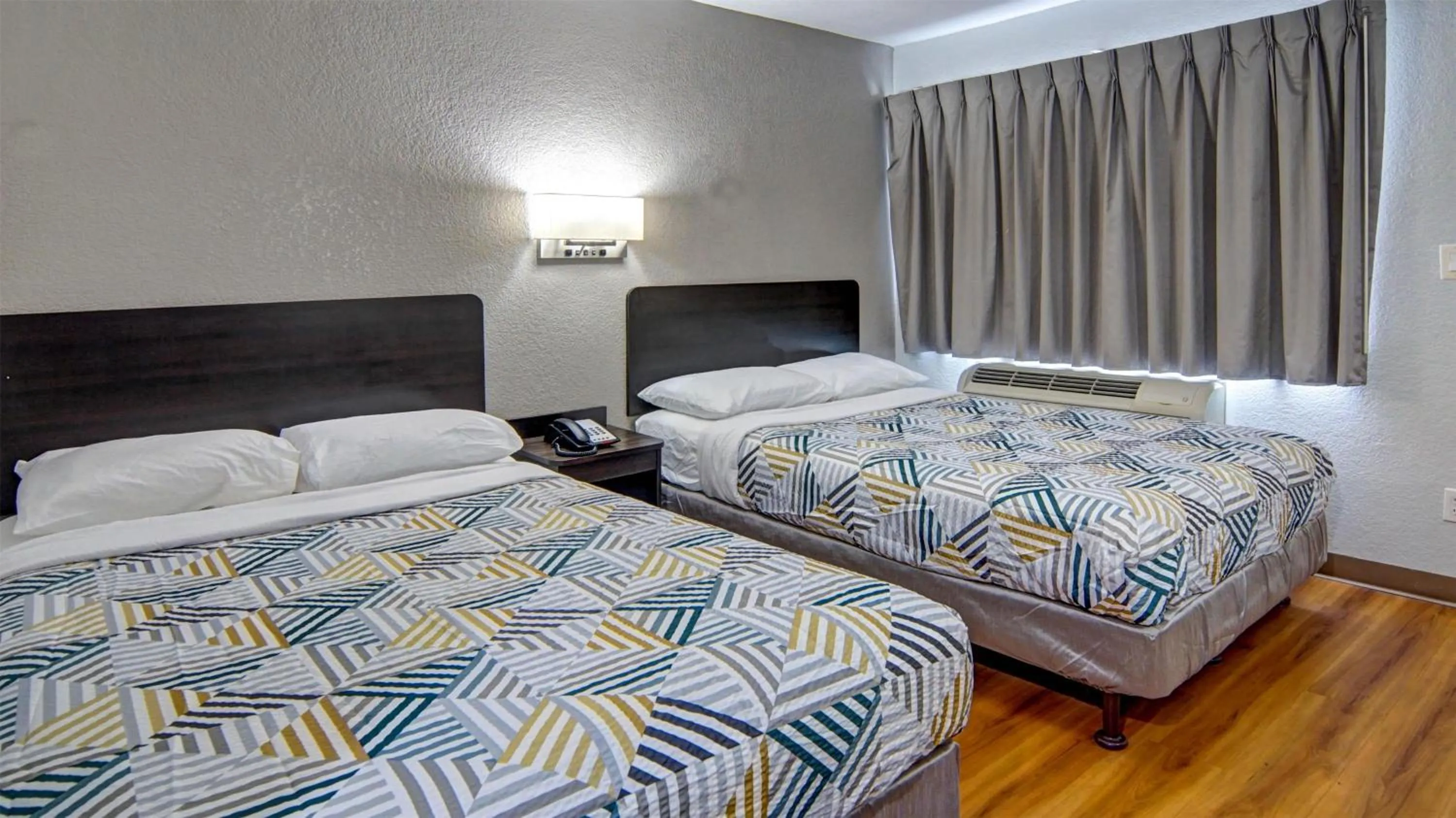 Bedroom, Bed in Motel 6-Longview, TX